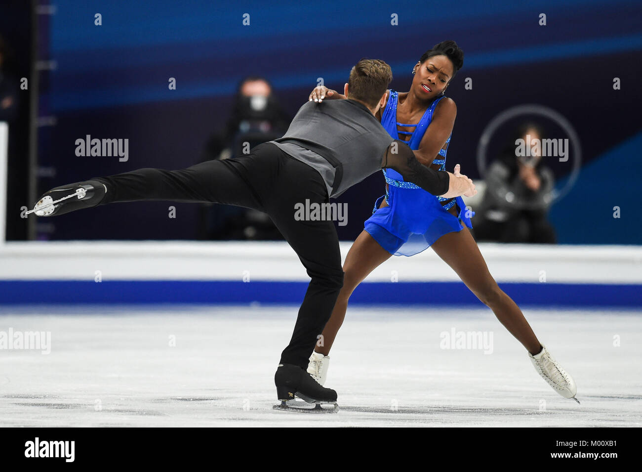 Mosca, Russia. Xvii gen, 2018. Vanessa James (R) e Morgan Cipres di Francia eseguire in coppia durante il ISU Europei di Pattinaggio di Figura Campionato 2018 a Mosca, in Russia, a gennaio 17, 2018. Credito: Evgeny Sinitsyn/Xinhua/Alamy Live News Foto Stock