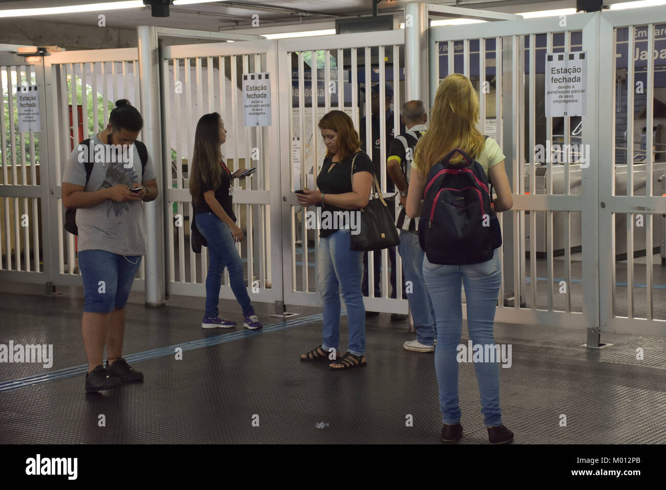 SÃO PAULO, SP - 18.01.2018: GREVE NO METRÔ DE SÃO PAULO - Sao Paulo metropolitane ha deciso di colpire un grand giovedì. (18) ventiquattro ore di sciopero per protestare contro la privatizzazione di 5 Lilla e 17 linee d'oro. (Foto: Roberto Casimiro/Fotoarena) Foto Stock