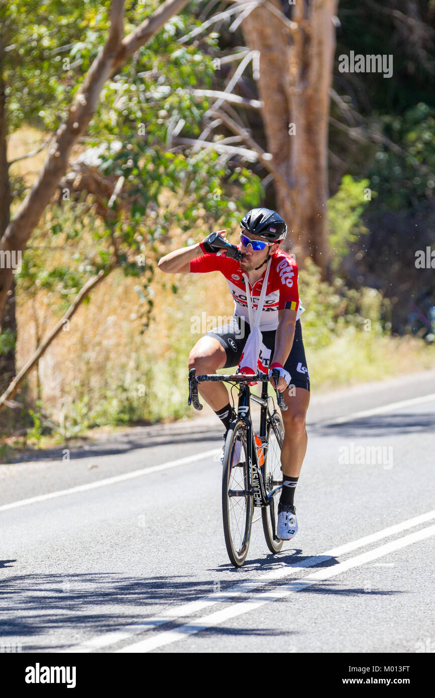 Victor Harbor, Australia. 18 gennaio, 2018. Maarten Wynants per idratare il Tour Down Under Stage 3 18 Gennaio 2018 Credit: Darryl Leach/Alamy Live News Foto Stock