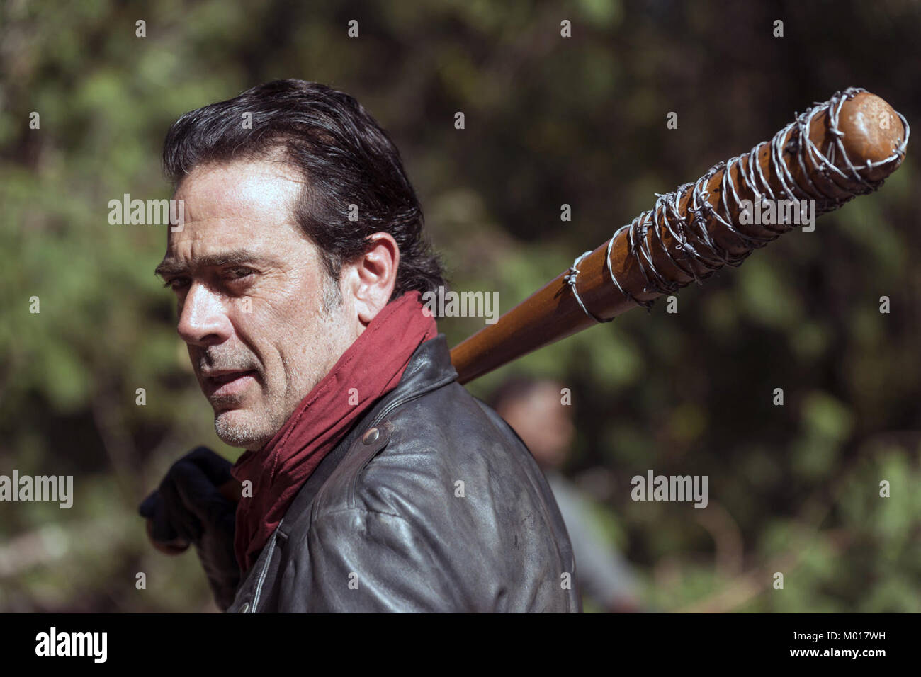 La settima stagione di The Walking Dead, un americano post-apocalittico horror serie televisiva su AMC, premiered il 23 ottobre 2016, e si è conclusa il 2 aprile 2017, consistente di 16 episodi. Questa fotografia è per il solo uso editoriale ed è il copyright del film company e/o il fotografo assegnato dal film o società di produzione e può essere riprodotto solo da pubblicazioni in congiunzione con la promozione del film di cui sopra. Un credito per il film company è richiesto. Il fotografo deve anche essere accreditato quando noto. Foto Stock