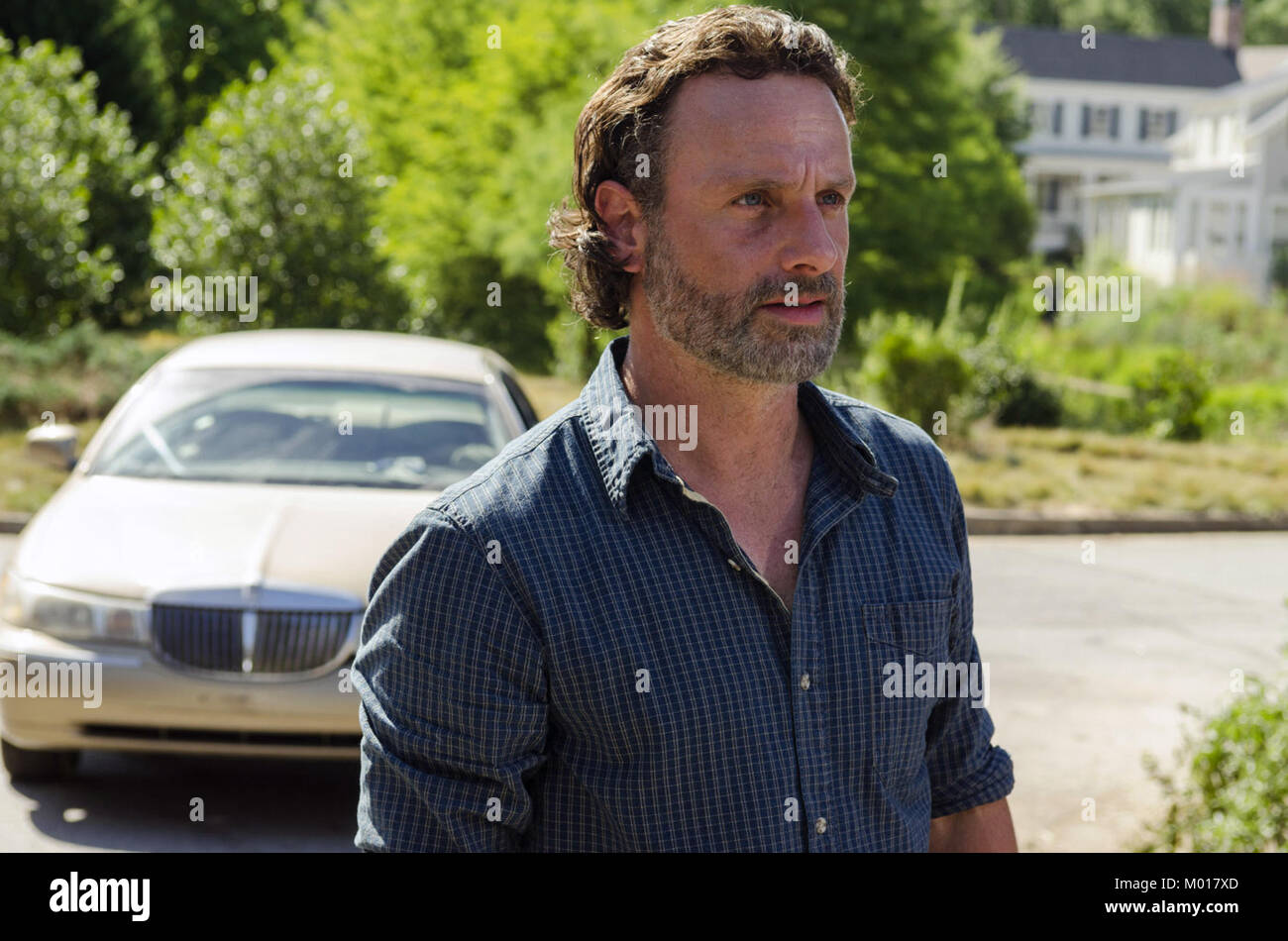 La settima stagione di The Walking Dead, un americano post-apocalittico horror serie televisiva su AMC, premiered il 23 ottobre 2016, e si è conclusa il 2 aprile 2017, consistente di 16 episodi. Questa fotografia è per il solo uso editoriale ed è il copyright del film company e/o il fotografo assegnato dal film o società di produzione e può essere riprodotto solo da pubblicazioni in congiunzione con la promozione del film di cui sopra. Un credito per il film company è richiesto. Il fotografo deve anche essere accreditato quando noto. Foto Stock