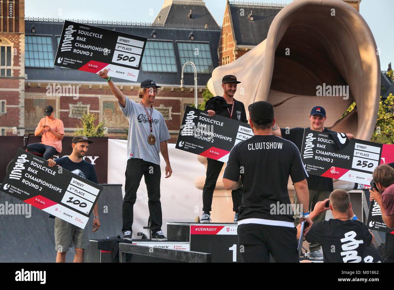 AMSTERDAM, Paesi Bassi - 9 Luglio 2017: Ollie scudi, Moritz Nussbaumer e Leon Hoppe sul podio nelle aree urbane settimana sportiva Amsterdam event - Soulcycle Stre Foto Stock