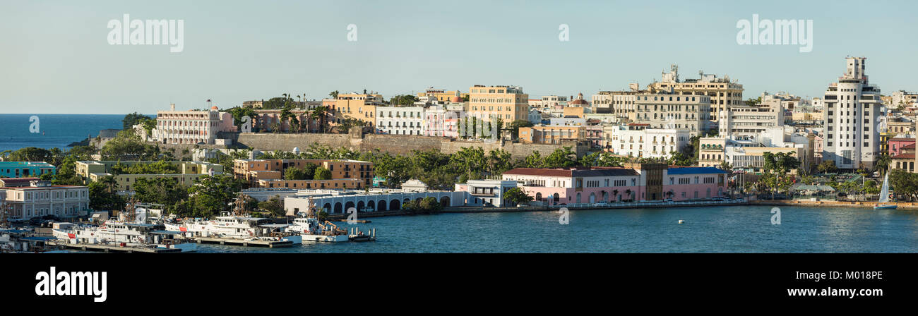 La città di Old San Juan, Puerto Rico, e waterfront. Foto Stock
