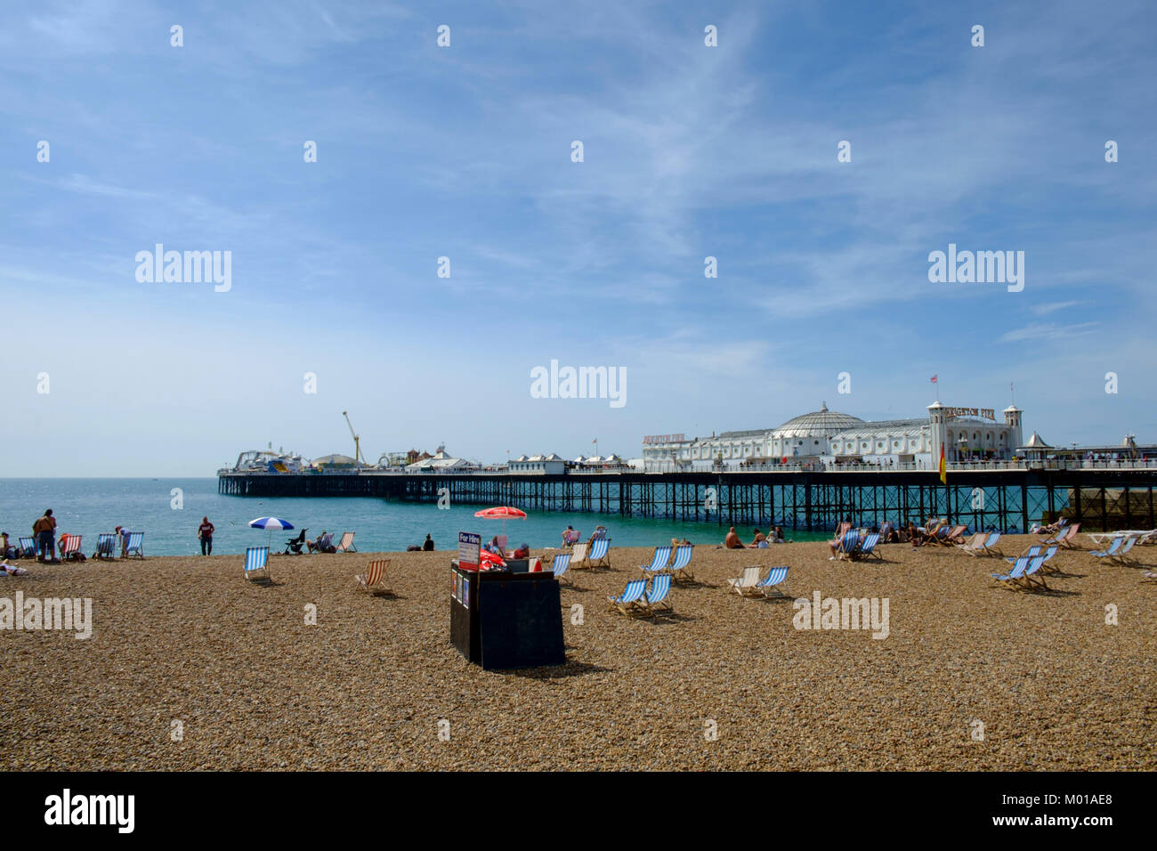 La spiaggia di Brighton durante l'estate Foto Stock