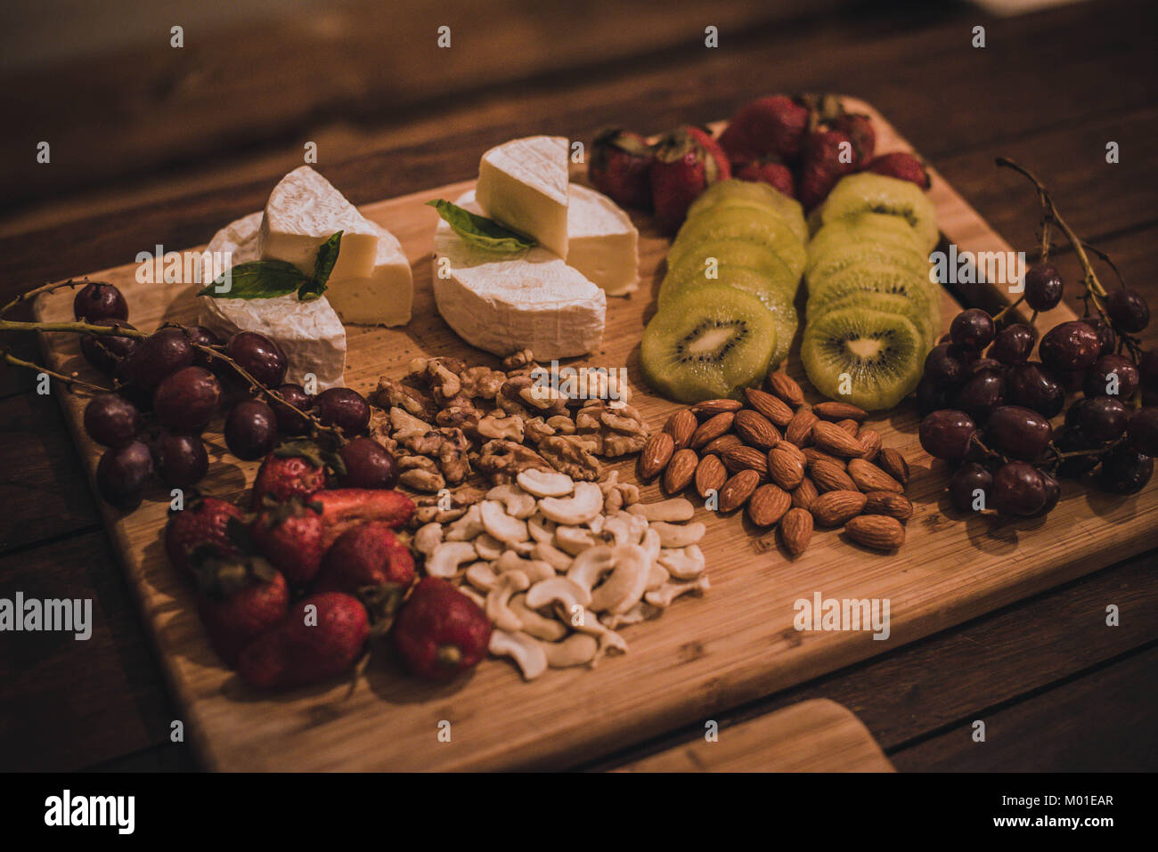 Non c'è niente di meglio che andare a casa per la famiglia e per mangiare del buon cibo e rilassante. Foto Stock