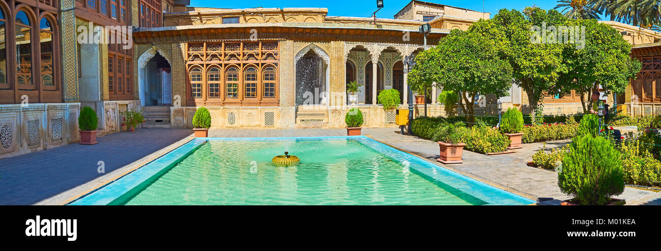 SHIRAZ, IRAN - 12 ottobre 2017: La fontana è uno dei principali oggetti di Persiano tradizionale mansion, come Zinat Ol-Molk, il 12 ottobre a Shir Foto Stock