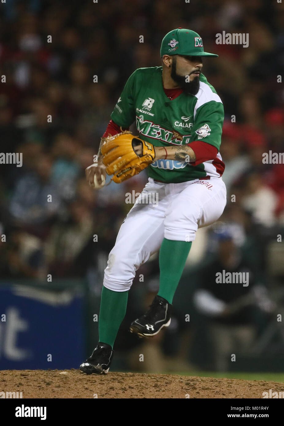 Sergio Romo brocca sollievo per il Messico nell'ottavo inning, durante i Caraibi Serie gioco in Minatitlan, Messico, Mercoledì, 1 febbraio 2017. (Foto: Luis Gutierrez/NortePhoto) Foto Stock