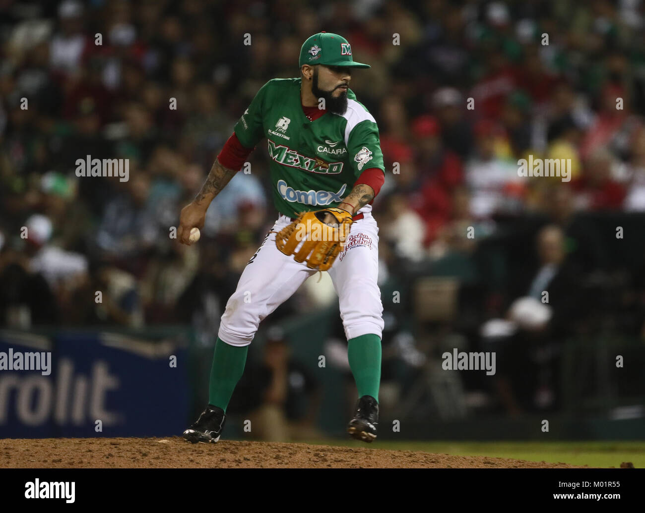 Sergio Romo brocca sollievo per il Messico nell'ottavo inning, durante i Caraibi Serie gioco in Minatitlan, Messico, Mercoledì, 1 febbraio 2017. (Foto: Luis Gutierrez/NortePhoto) Foto Stock