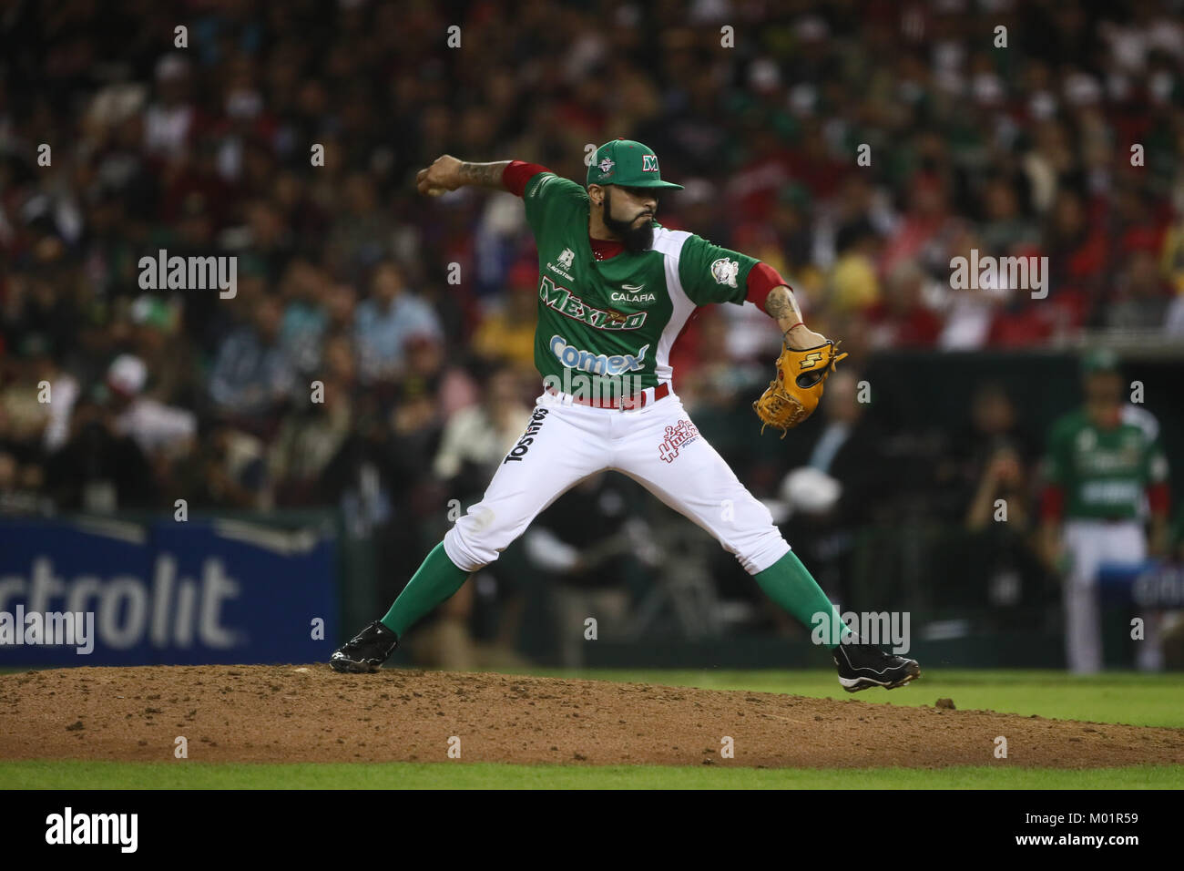 Sergio Romo brocca sollievo per il Messico nell'ottavo inning, durante i Caraibi Serie gioco in Minatitlan, Messico, Mercoledì, 1 febbraio 2017. (Foto: Luis Gutierrez/NortePhoto) Foto Stock