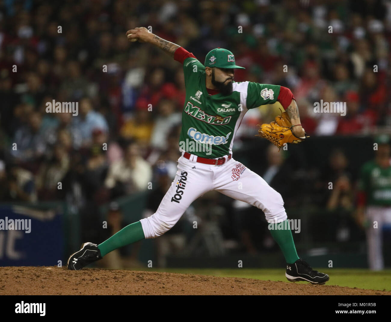 Sergio Romo brocca sollievo per il Messico nell'ottavo inning, durante i Caraibi Serie gioco in Minatitlan, Messico, Mercoledì, 1 febbraio 2017. (Foto: Luis Gutierrez/NortePhoto) Foto Stock