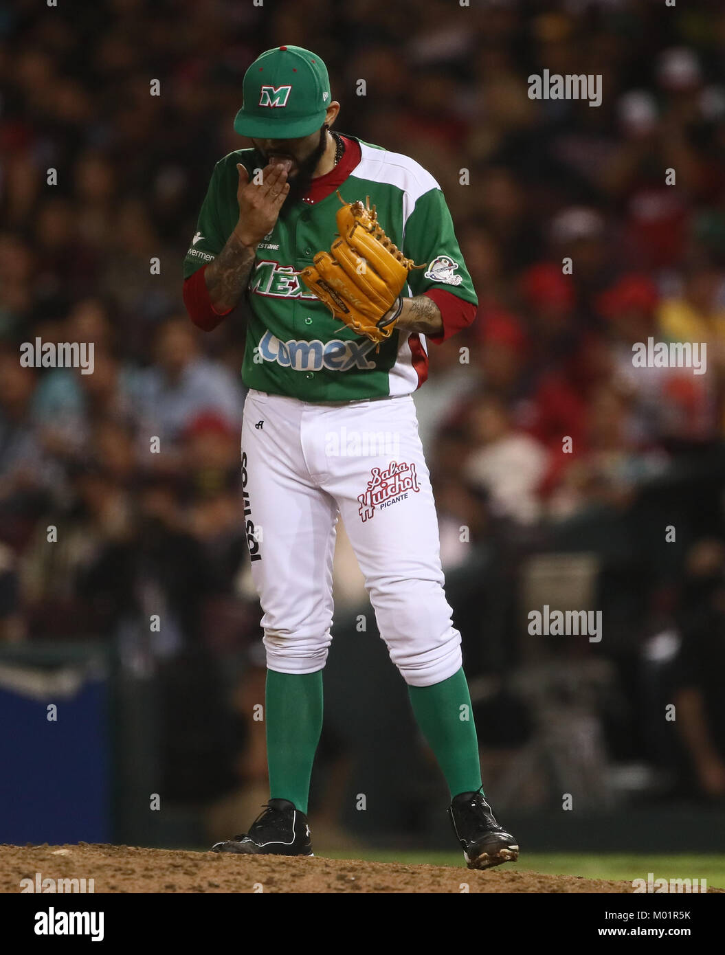 Sergio Romo brocca sollievo per il Messico nell'ottavo inning, durante i Caraibi Serie gioco in Minatitlan, Messico, Mercoledì, 1 febbraio 2017. (Foto: Luis Gutierrez/NortePhoto) Foto Stock