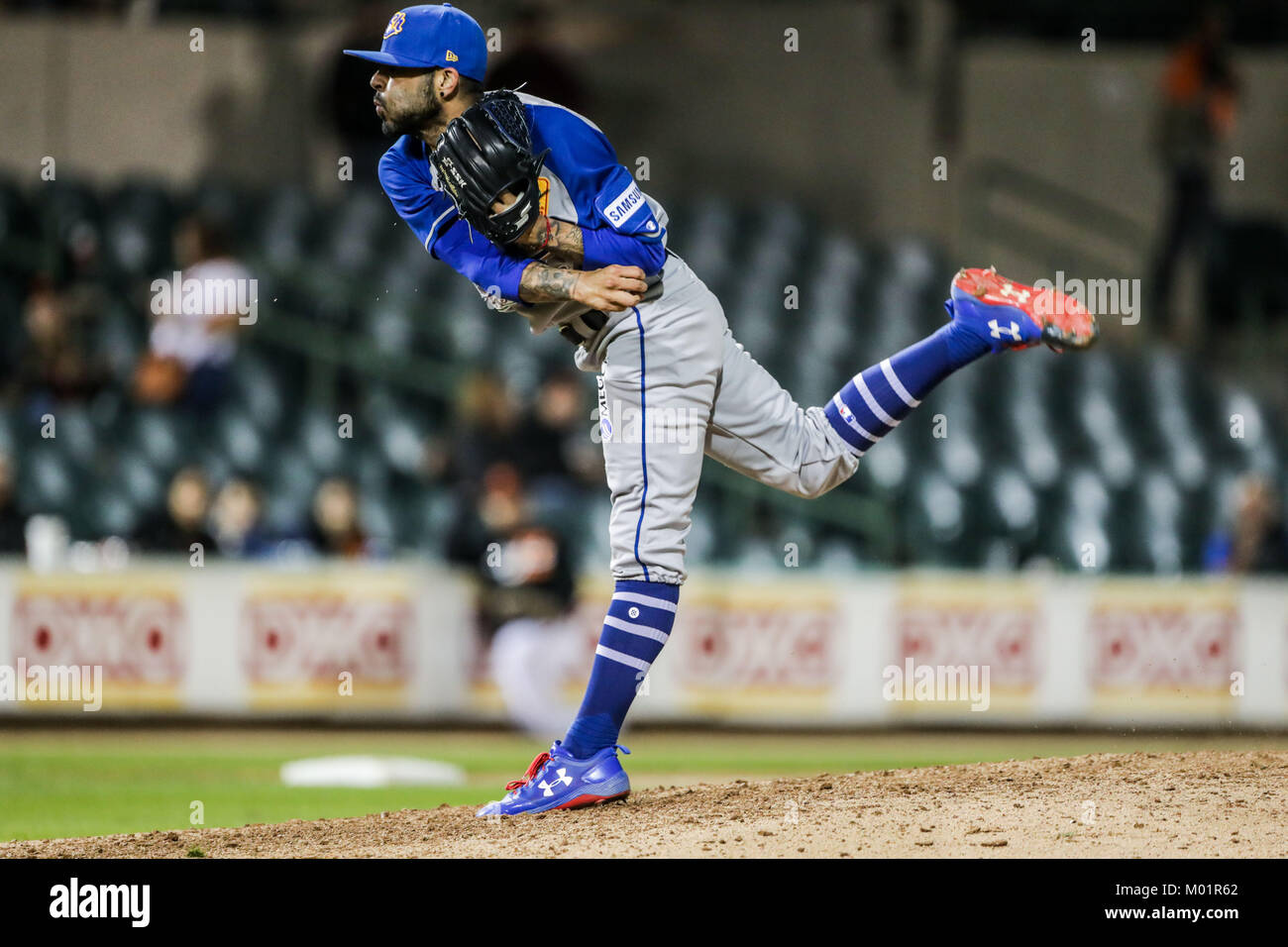 Sergio Romo brocca relevo de charros se llevo el salvamento al sacar tres outs consecutivos en el noveno inning, Charros gana 9 carreras por 1 de naranjeros, duranti el partido de beisbol de segunda Vuelta de la Liga Mexicana del Pacifico.Il Primer partido entre Charros de Jalisco vs Naranjeros de Hermosillo. 15 diciembre 2017. (Foto: Luis Gutierrez /NortePhoto.com) Foto Stock