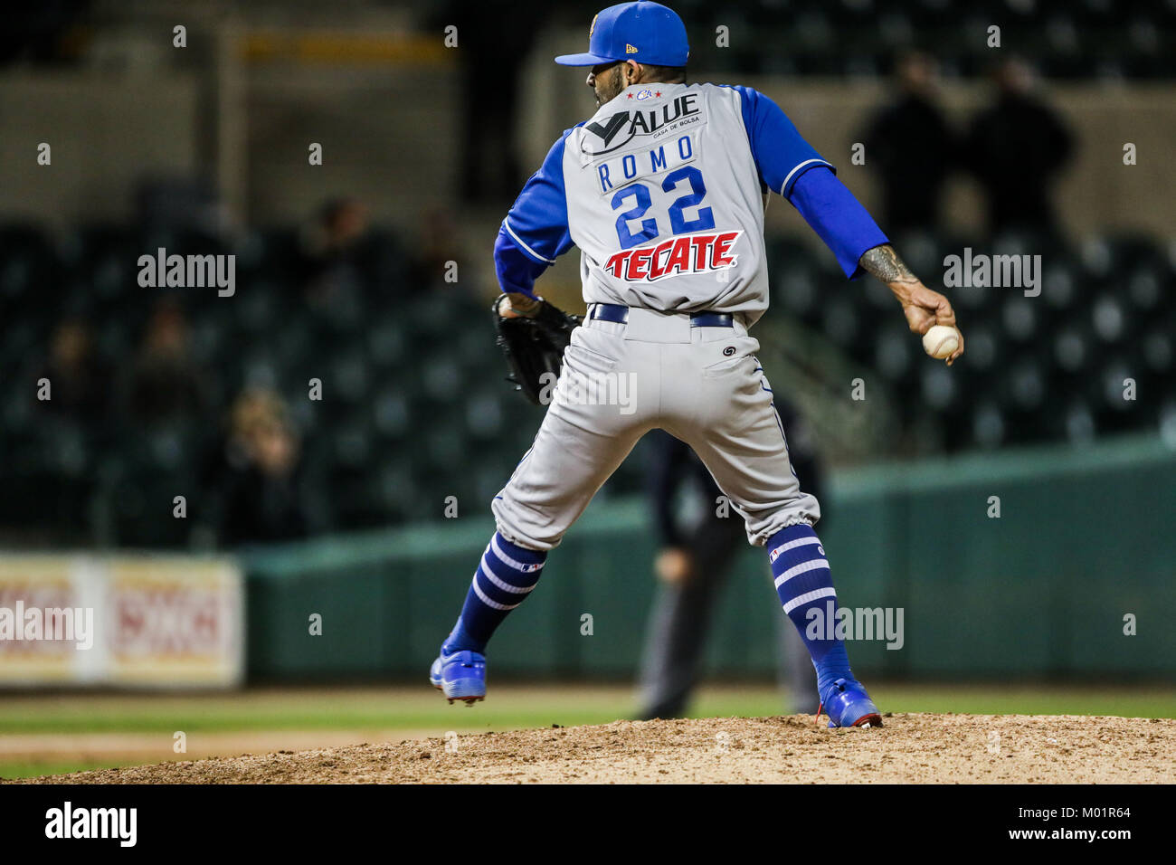 Sergio Romo brocca relevo de charros se llevo el salvamento al sacar tres outs consecutivos en el noveno inning, Charros gana 9 carreras por 1 de naranjeros, duranti el partido de beisbol de segunda Vuelta de la Liga Mexicana del Pacifico.Il Primer partido entre Charros de Jalisco vs Naranjeros de Hermosillo. 15 diciembre 2017. (Foto: Luis Gutierrez /NortePhoto.com) Foto Stock