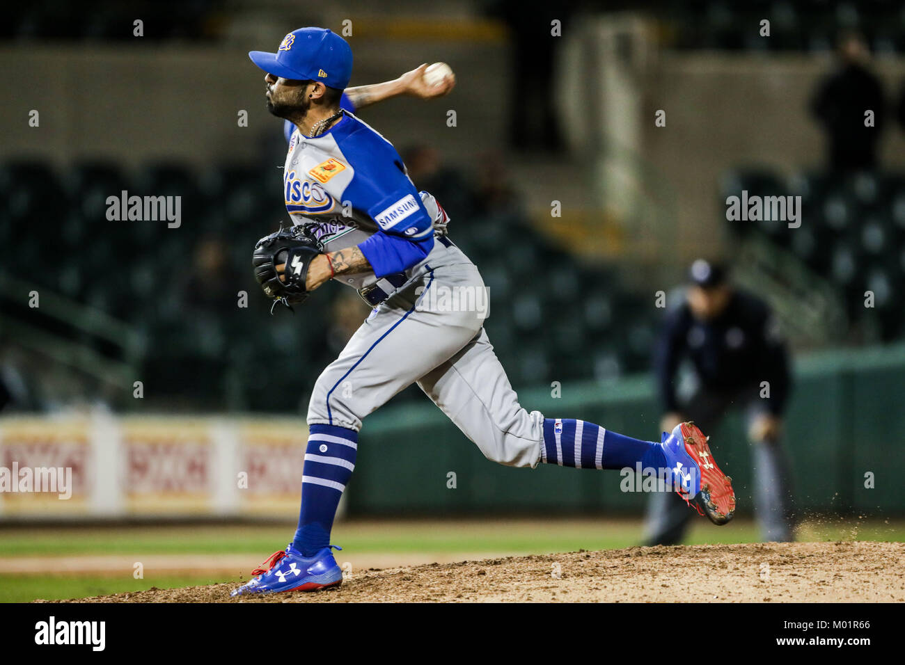 Sergio Romo brocca relevo de charros se llevo el salvamento al sacar tres outs consecutivos en el noveno inning, Charros gana 9 carreras por 1 de naranjeros, duranti el partido de beisbol de segunda Vuelta de la Liga Mexicana del Pacifico.Il Primer partido entre Charros de Jalisco vs Naranjeros de Hermosillo. 15 diciembre 2017. (Foto: Luis Gutierrez /NortePhoto.com) Foto Stock