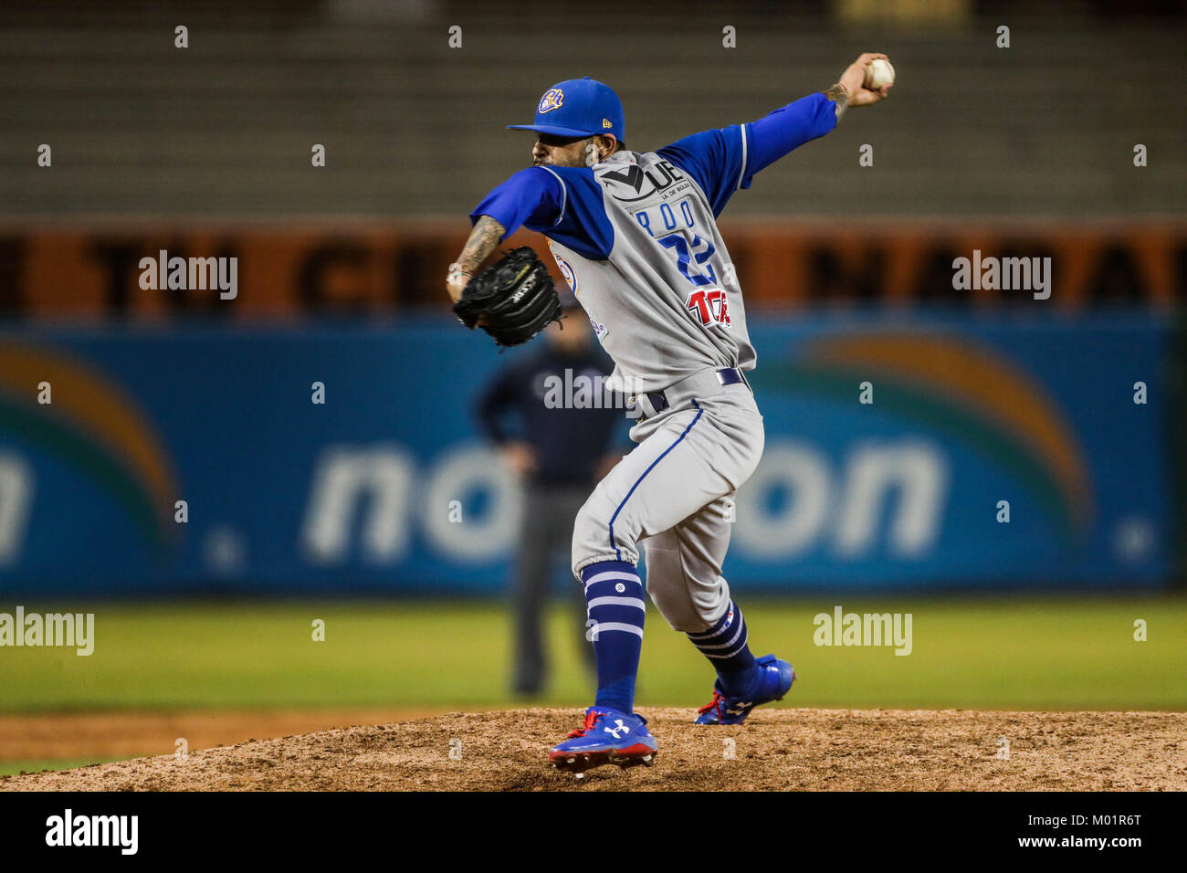 Sergio Romo brocca relevo de charros se llevo el salvamento al sacar tres outs consecutivos en el noveno inning, Charros gana 9 carreras por 1 de naranjeros, duranti el partido de beisbol de segunda Vuelta de la Liga Mexicana del Pacifico.Il Primer partido entre Charros de Jalisco vs Naranjeros de Hermosillo. 15 diciembre 2017. (Foto: Luis Gutierrez /NortePhoto.com) Foto Stock
