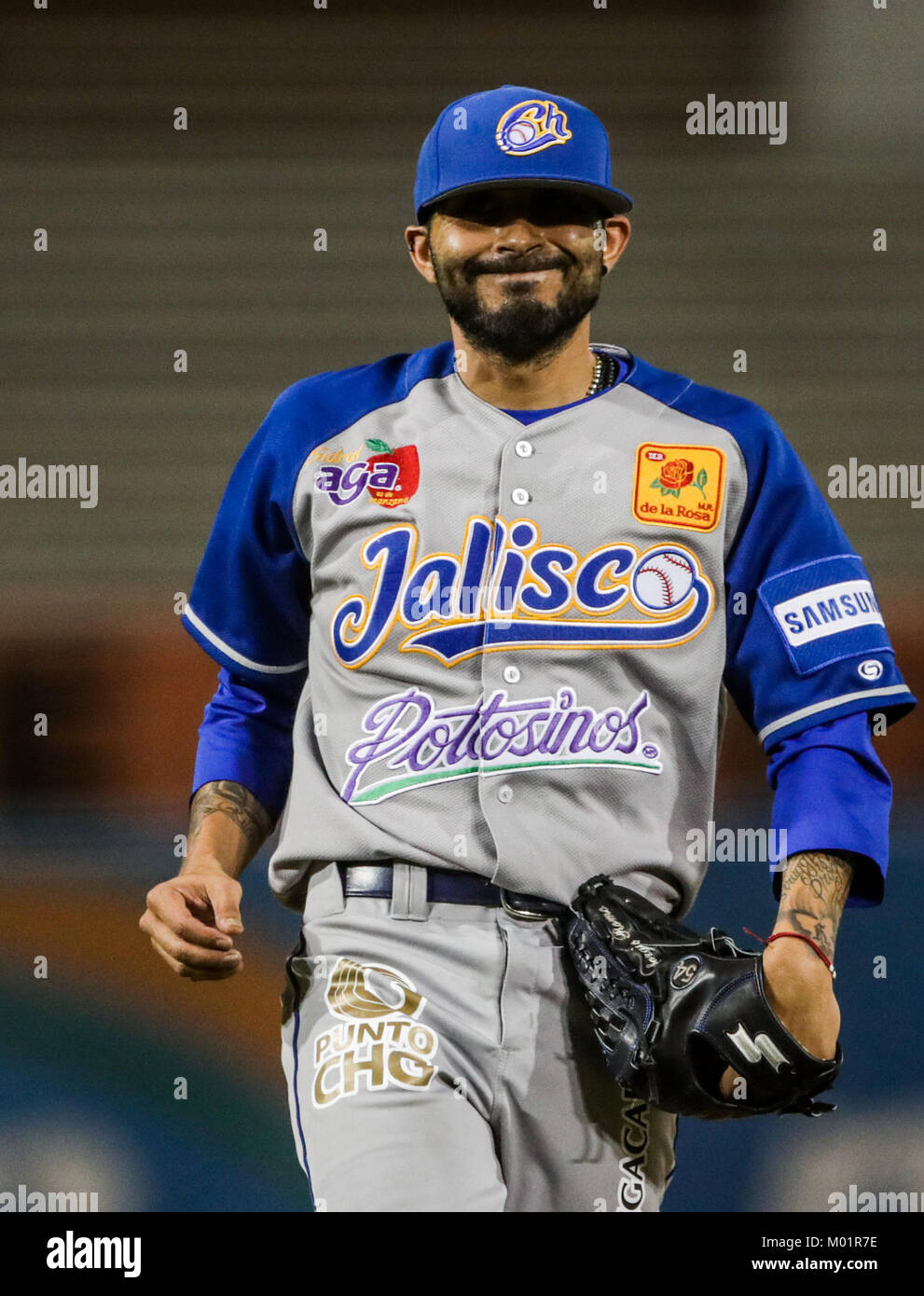 Sergio Romo brocca relevo de charros se llevo el salvamento al sacar tres outs consecutivos en el noveno inning, Charros gana 9 carreras por 1 de naranjeros, duranti el partido de beisbol de segunda Vuelta de la Liga Mexicana del Pacifico.Il Primer partido entre Charros de Jalisco vs Naranjeros de Hermosillo. 15 diciembre 2017. (Foto: Luis Gutierrez /NortePhoto.com) Foto Stock