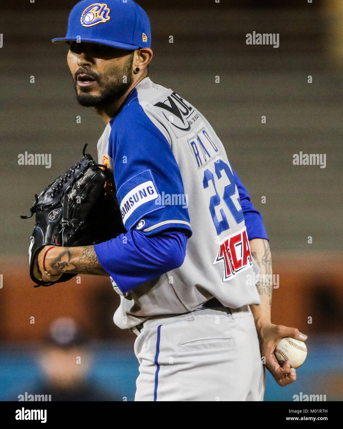 Sergio Romo brocca relevo de charros se llevo el salvamento al sacar tres outs consecutivos en el noveno inning, Charros gana 9 carreras por 1 de naranjeros, duranti el partido de beisbol de segunda Vuelta de la Liga Mexicana del Pacifico.Il Primer partido entre Charros de Jalisco vs Naranjeros de Hermosillo. 15 diciembre 2017. (Foto: Luis Gutierrez /NortePhoto.com) Foto Stock