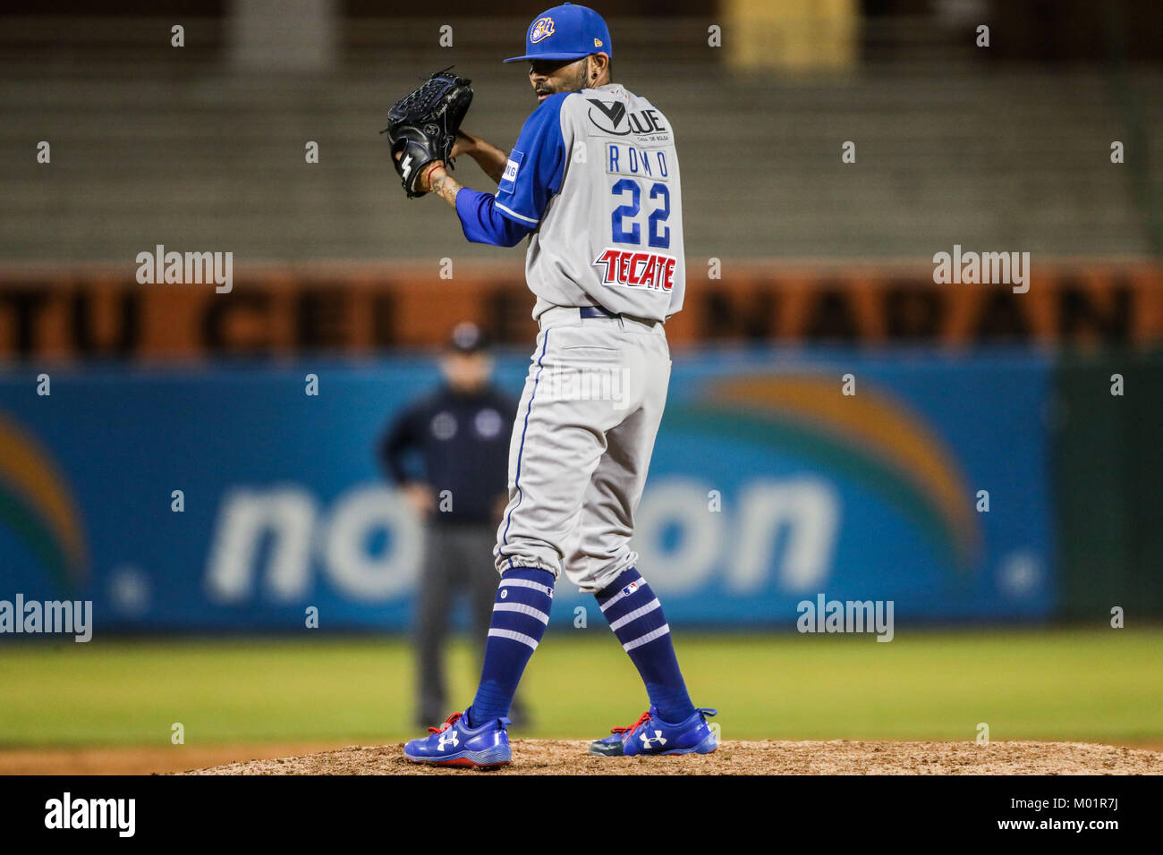 Sergio Romo brocca relevo de charros se llevo el salvamento al sacar tres outs consecutivos en el noveno inning, Charros gana 9 carreras por 1 de naranjeros, duranti el partido de beisbol de segunda Vuelta de la Liga Mexicana del Pacifico.Il Primer partido entre Charros de Jalisco vs Naranjeros de Hermosillo. 15 diciembre 2017. (Foto: Luis Gutierrez /NortePhoto.com) Foto Stock