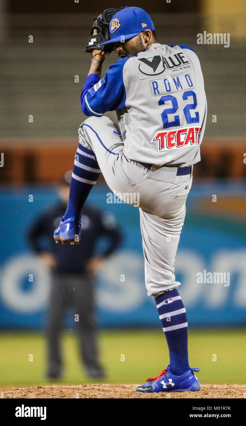 Sergio Romo brocca relevo de charros se llevo el salvamento al sacar tres outs consecutivos en el noveno inning, Charros gana 9 carreras por 1 de naranjeros, duranti el partido de beisbol de segunda Vuelta de la Liga Mexicana del Pacifico.Il Primer partido entre Charros de Jalisco vs Naranjeros de Hermosillo. 15 diciembre 2017. (Foto: Luis Gutierrez /NortePhoto.com) Foto Stock