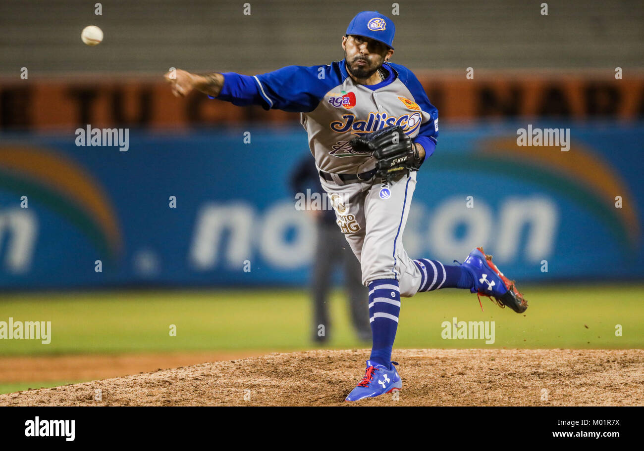 Sergio Romo brocca relevo de charros se llevo el salvamento al sacar tres outs consecutivos en el noveno inning, Charros gana 9 carreras por 1 de naranjeros, duranti el partido de beisbol de segunda Vuelta de la Liga Mexicana del Pacifico.Il Primer partido entre Charros de Jalisco vs Naranjeros de Hermosillo. 15 diciembre 2017. (Foto: Luis Gutierrez /NortePhoto.com) Foto Stock