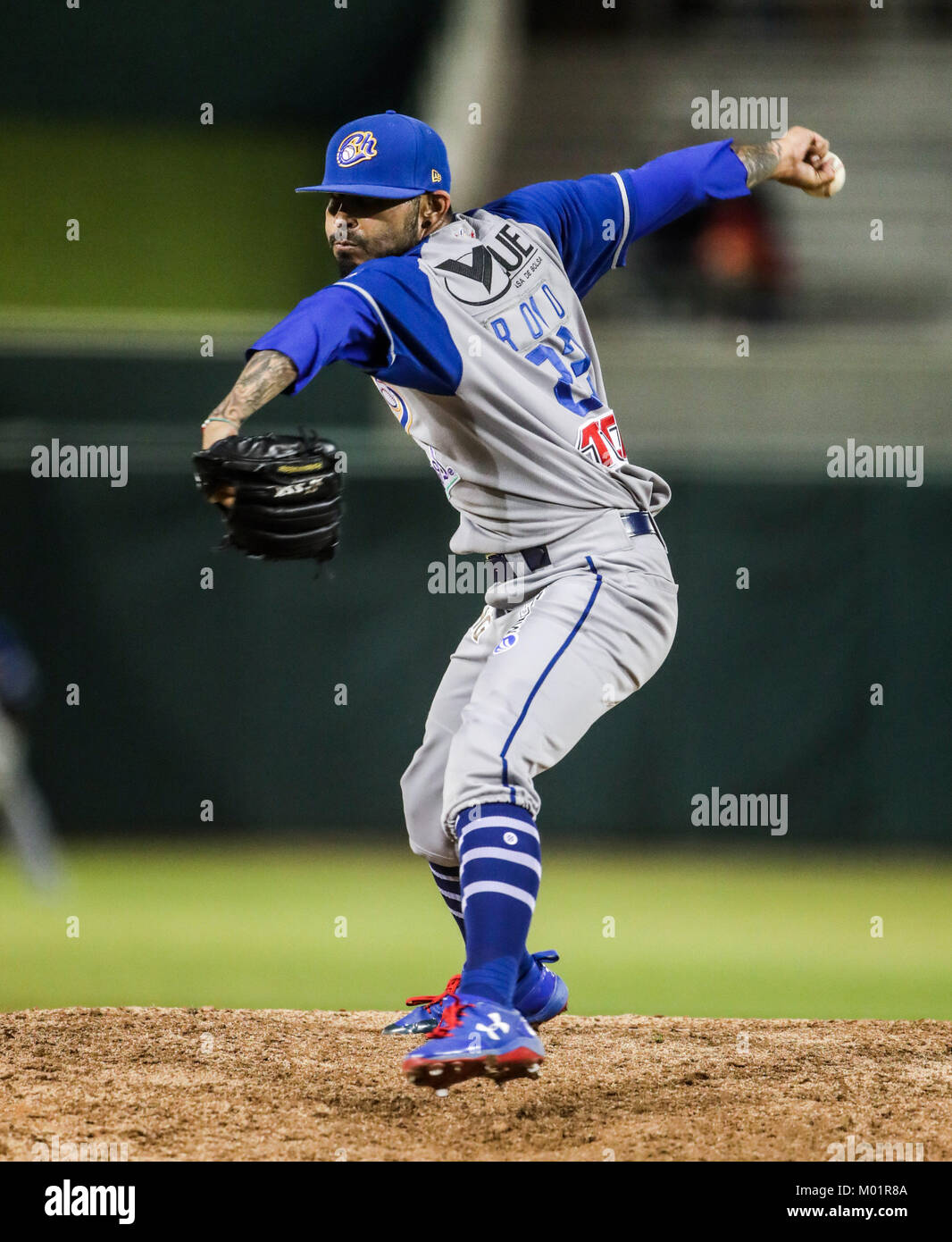 Sergio Romo brocca relevo de charros se llevo el salvamento al sacar tres outs consecutivos en el noveno inning, Charros gana 9 carreras por 1 de naranjeros, duranti el partido de beisbol de segunda Vuelta de la Liga Mexicana del Pacifico.Il Primer partido entre Charros de Jalisco vs Naranjeros de Hermosillo. 15 diciembre 2017. (Foto: Luis Gutierrez /NortePhoto.com) Foto Stock