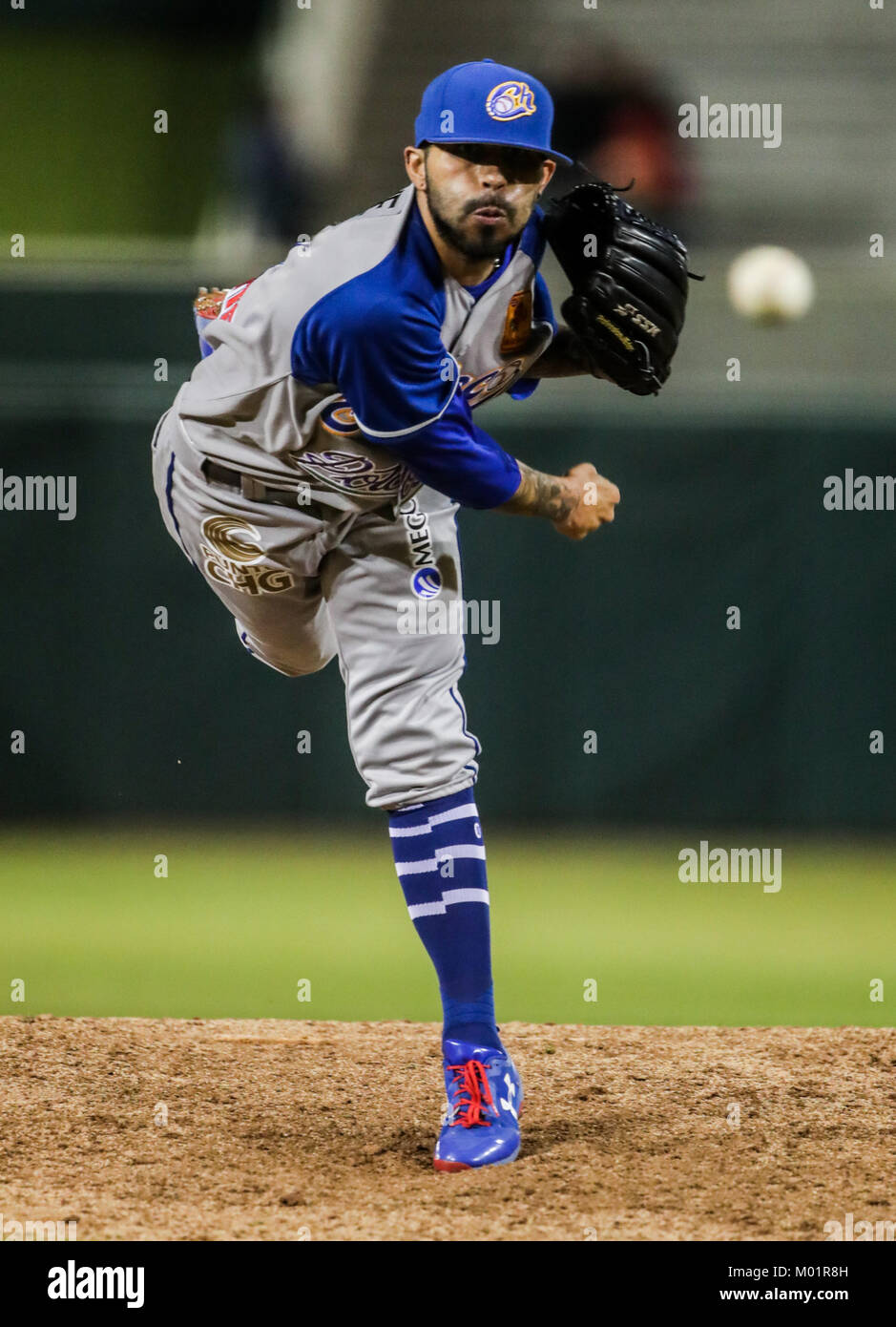 Sergio Romo brocca relevo de charros se llevo el salvamento al sacar tres outs consecutivos en el noveno inning, Charros gana 9 carreras por 1 de naranjeros, duranti el partido de beisbol de segunda Vuelta de la Liga Mexicana del Pacifico.Il Primer partido entre Charros de Jalisco vs Naranjeros de Hermosillo. 15 diciembre 2017. (Foto: Luis Gutierrez /NortePhoto.com) Foto Stock