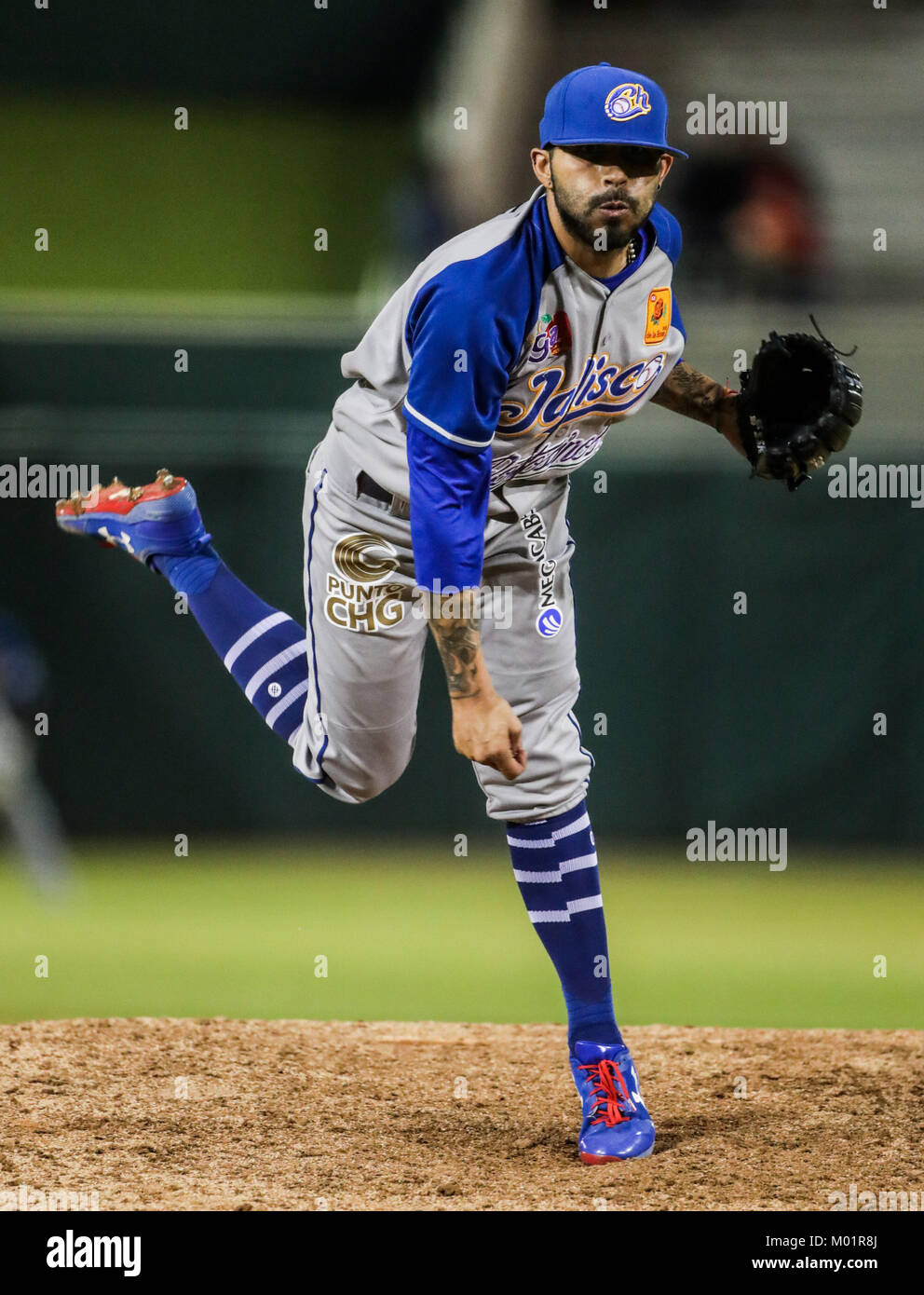 Sergio Romo brocca relevo de charros se llevo el salvamento al sacar tres outs consecutivos en el noveno inning, Charros gana 9 carreras por 1 de naranjeros, duranti el partido de beisbol de segunda Vuelta de la Liga Mexicana del Pacifico.Il Primer partido entre Charros de Jalisco vs Naranjeros de Hermosillo. 15 diciembre 2017. (Foto: Luis Gutierrez /NortePhoto.com) Foto Stock