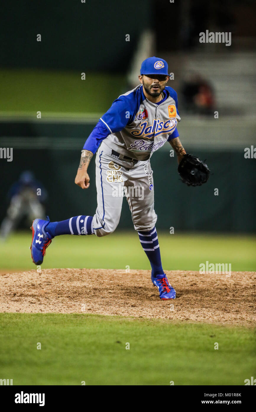 Sergio Romo brocca relevo de charros se llevo el salvamento al sacar tres outs consecutivos en el noveno inning, Charros gana 9 carreras por 1 de naranjeros, duranti el partido de beisbol de segunda Vuelta de la Liga Mexicana del Pacifico.Il Primer partido entre Charros de Jalisco vs Naranjeros de Hermosillo. 15 diciembre 2017. (Foto: Luis Gutierrez /NortePhoto.com) Foto Stock
