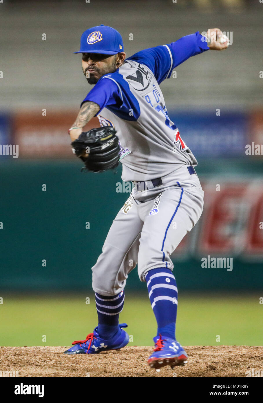 Sergio Romo brocca relevo de charros se llevo el salvamento al sacar tres outs consecutivos en el noveno inning, Charros gana 9 carreras por 1 de naranjeros, duranti el partido de beisbol de segunda Vuelta de la Liga Mexicana del Pacifico.Il Primer partido entre Charros de Jalisco vs Naranjeros de Hermosillo. 15 diciembre 2017. (Foto: Luis Gutierrez /NortePhoto.com) Foto Stock