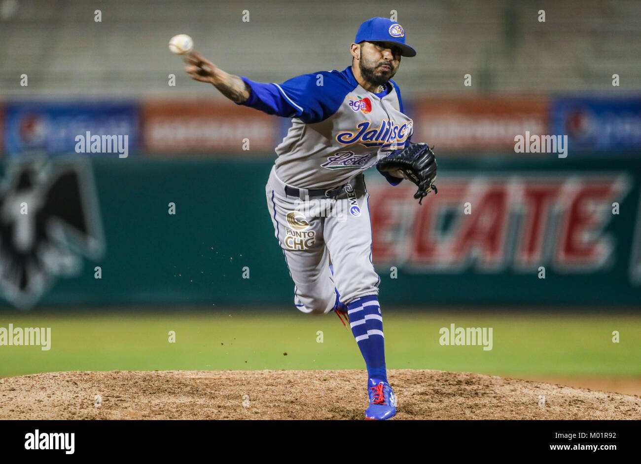 Sergio Romo brocca relevo de charros se llevo el salvamento al sacar tres outs consecutivos en el noveno inning, Charros gana 9 carreras por 1 de naranjeros, duranti el partido de beisbol de segunda Vuelta de la Liga Mexicana del Pacifico.Il Primer partido entre Charros de Jalisco vs Naranjeros de Hermosillo. 15 diciembre 2017. (Foto: Luis Gutierrez /NortePhoto.com) Foto Stock