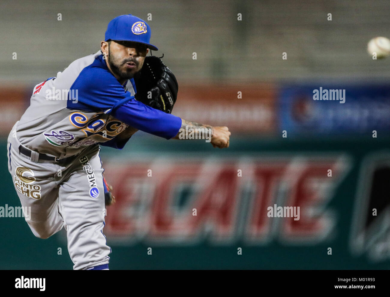 Sergio Romo brocca relevo de charros se llevo el salvamento al sacar tres outs consecutivos en el noveno inning, Charros gana 9 carreras por 1 de naranjeros, duranti el partido de beisbol de segunda Vuelta de la Liga Mexicana del Pacifico.Il Primer partido entre Charros de Jalisco vs Naranjeros de Hermosillo. 15 diciembre 2017. (Foto: Luis Gutierrez /NortePhoto.com) Foto Stock