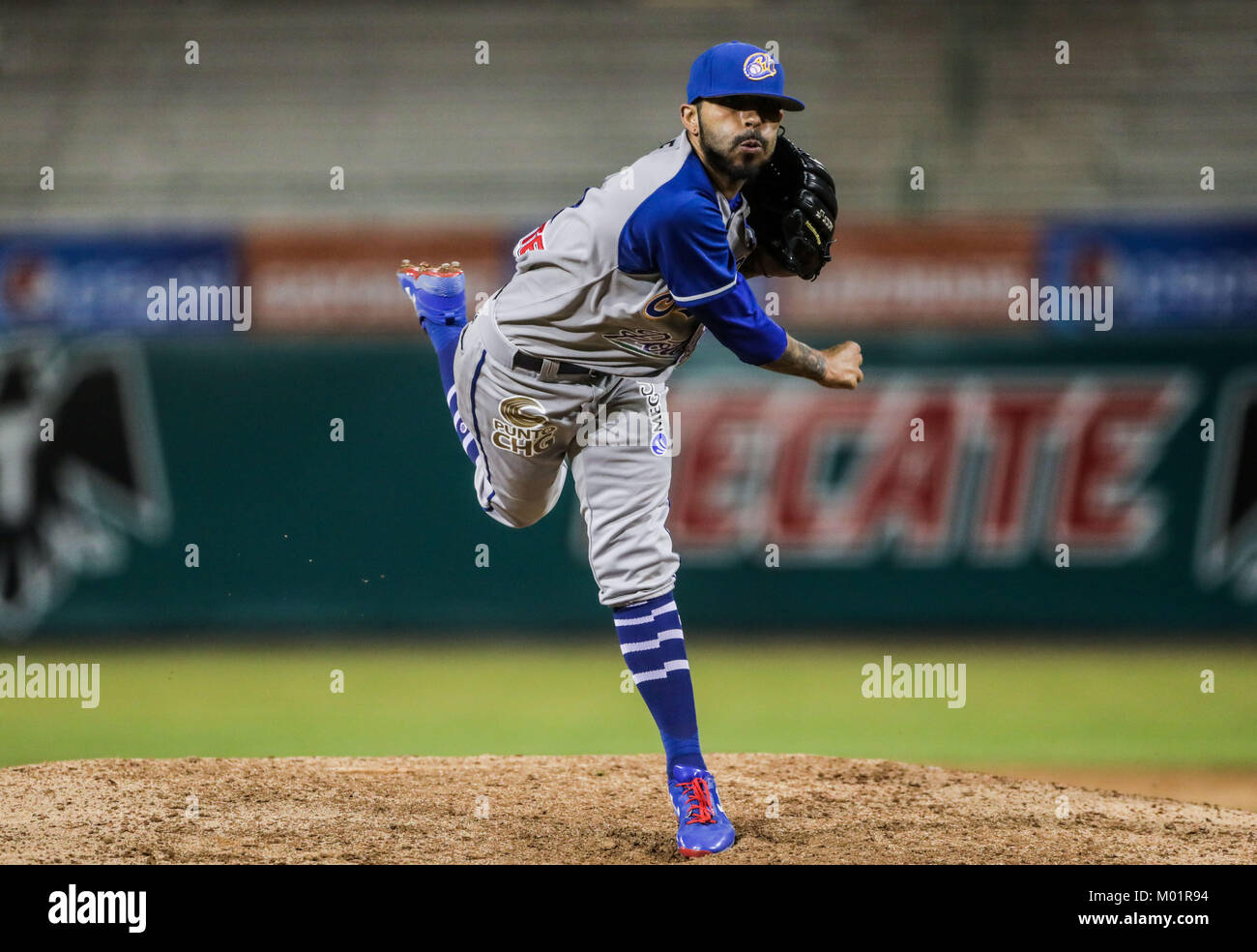 Sergio Romo brocca relevo de charros se llevo el salvamento al sacar tres outs consecutivos en el noveno inning, Charros gana 9 carreras por 1 de naranjeros, duranti el partido de beisbol de segunda Vuelta de la Liga Mexicana del Pacifico.Il Primer partido entre Charros de Jalisco vs Naranjeros de Hermosillo. 15 diciembre 2017. (Foto: Luis Gutierrez /NortePhoto.com) Foto Stock
