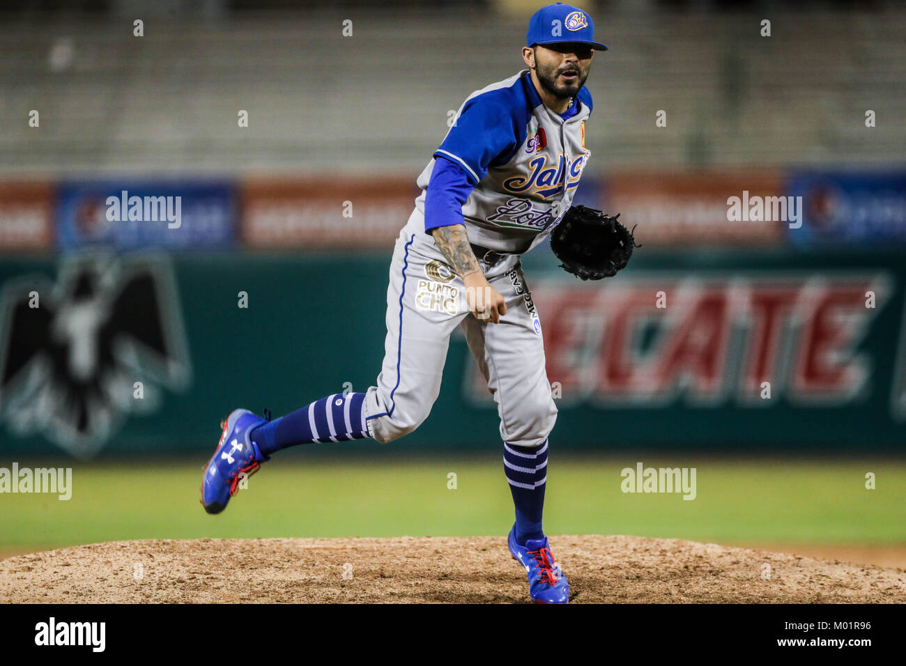 Sergio Romo brocca relevo de charros se llevo el salvamento al sacar tres outs consecutivos en el noveno inning, Charros gana 9 carreras por 1 de naranjeros, duranti el partido de beisbol de segunda Vuelta de la Liga Mexicana del Pacifico.Il Primer partido entre Charros de Jalisco vs Naranjeros de Hermosillo. 15 diciembre 2017. (Foto: Luis Gutierrez /NortePhoto.com) Foto Stock