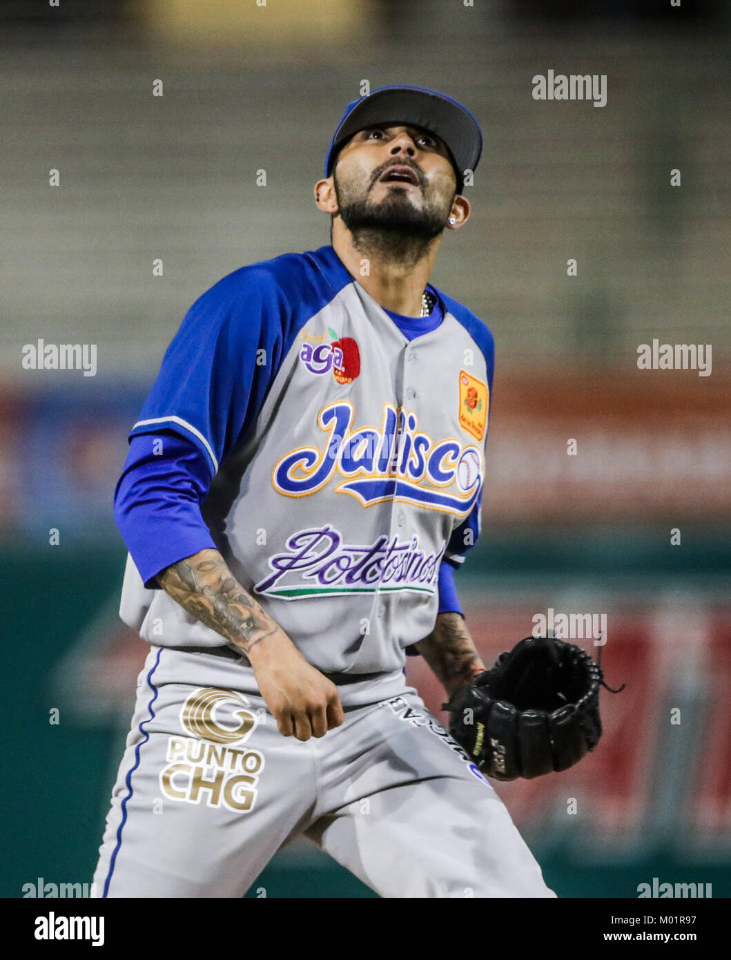 Sergio Romo brocca relevo de charros se llevo el salvamento al sacar tres outs consecutivos en el noveno inning, Charros gana 9 carreras por 1 de naranjeros, duranti el partido de beisbol de segunda Vuelta de la Liga Mexicana del Pacifico.Il Primer partido entre Charros de Jalisco vs Naranjeros de Hermosillo. 15 diciembre 2017. (Foto: Luis Gutierrez /NortePhoto.com) Foto Stock