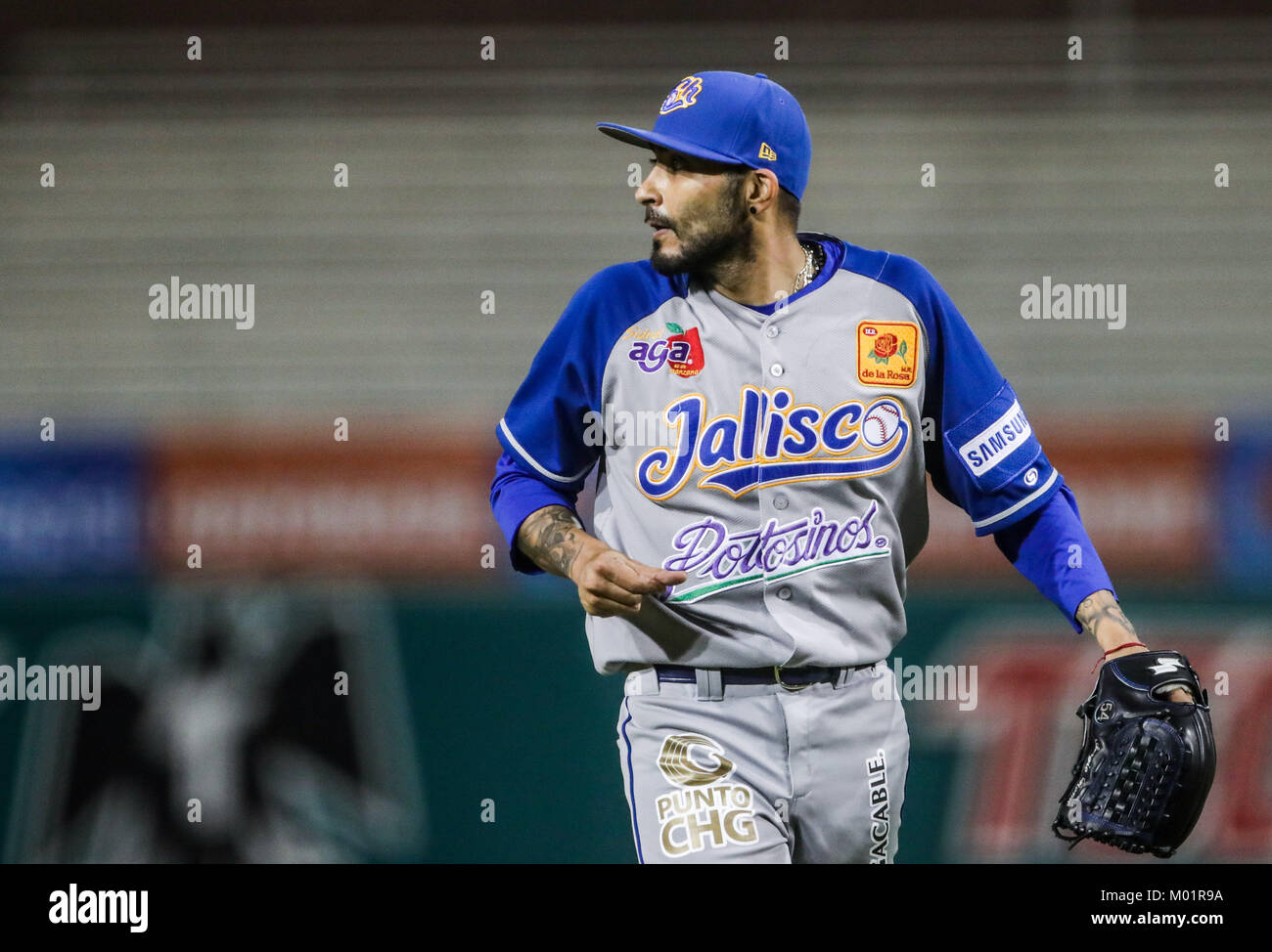 Sergio Romo brocca relevo de charros se llevo el salvamento al sacar tres outs consecutivos en el noveno inning, Charros gana 9 carreras por 1 de naranjeros, duranti el partido de beisbol de segunda Vuelta de la Liga Mexicana del Pacifico.Il Primer partido entre Charros de Jalisco vs Naranjeros de Hermosillo. 15 diciembre 2017. (Foto: Luis Gutierrez /NortePhoto.com) Foto Stock