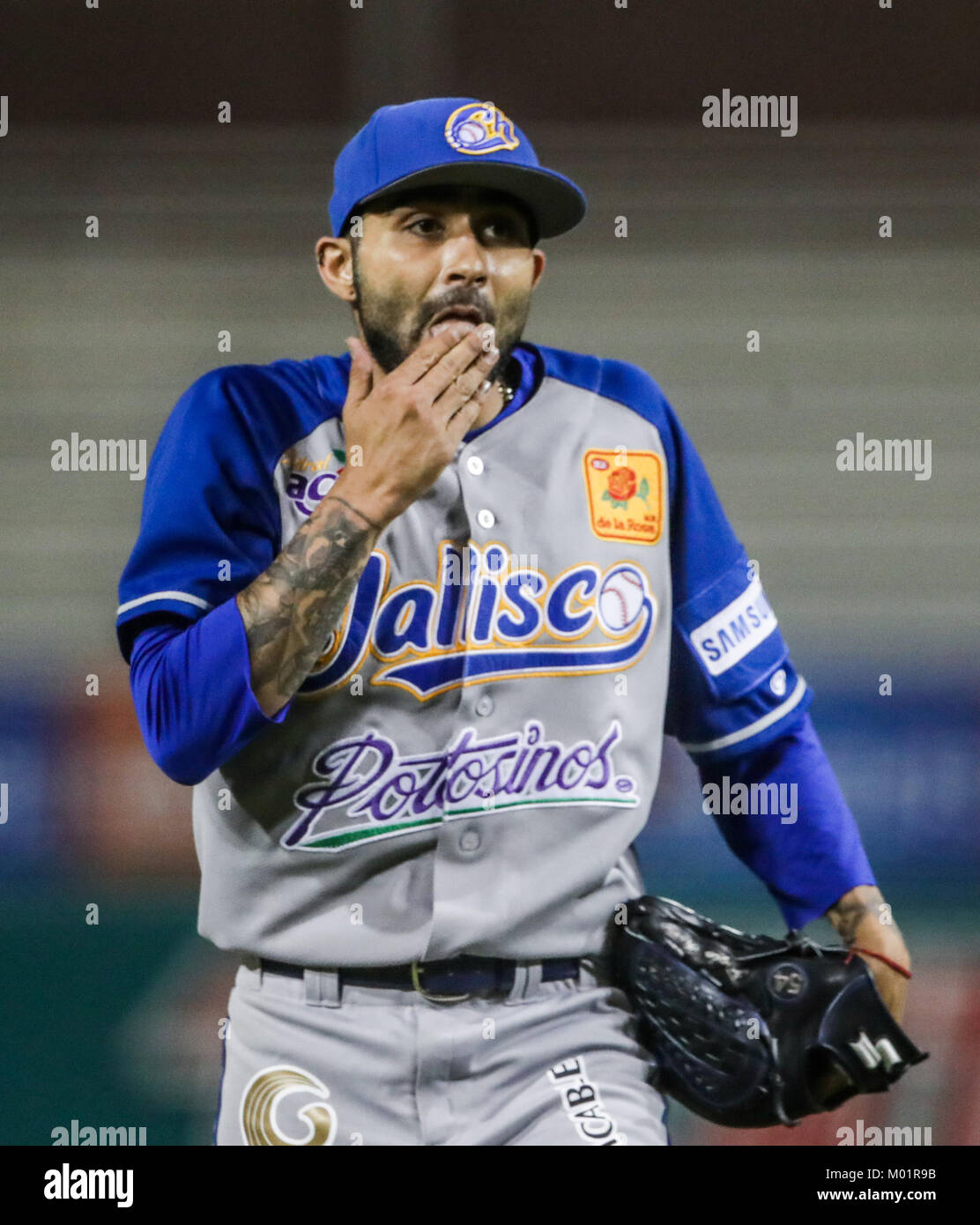Sergio Romo brocca relevo de charros se llevo el salvamento al sacar tres outs consecutivos en el noveno inning, Charros gana 9 carreras por 1 de naranjeros, duranti el partido de beisbol de segunda Vuelta de la Liga Mexicana del Pacifico.Il Primer partido entre Charros de Jalisco vs Naranjeros de Hermosillo. 15 diciembre 2017. (Foto: Luis Gutierrez /NortePhoto.com) Foto Stock