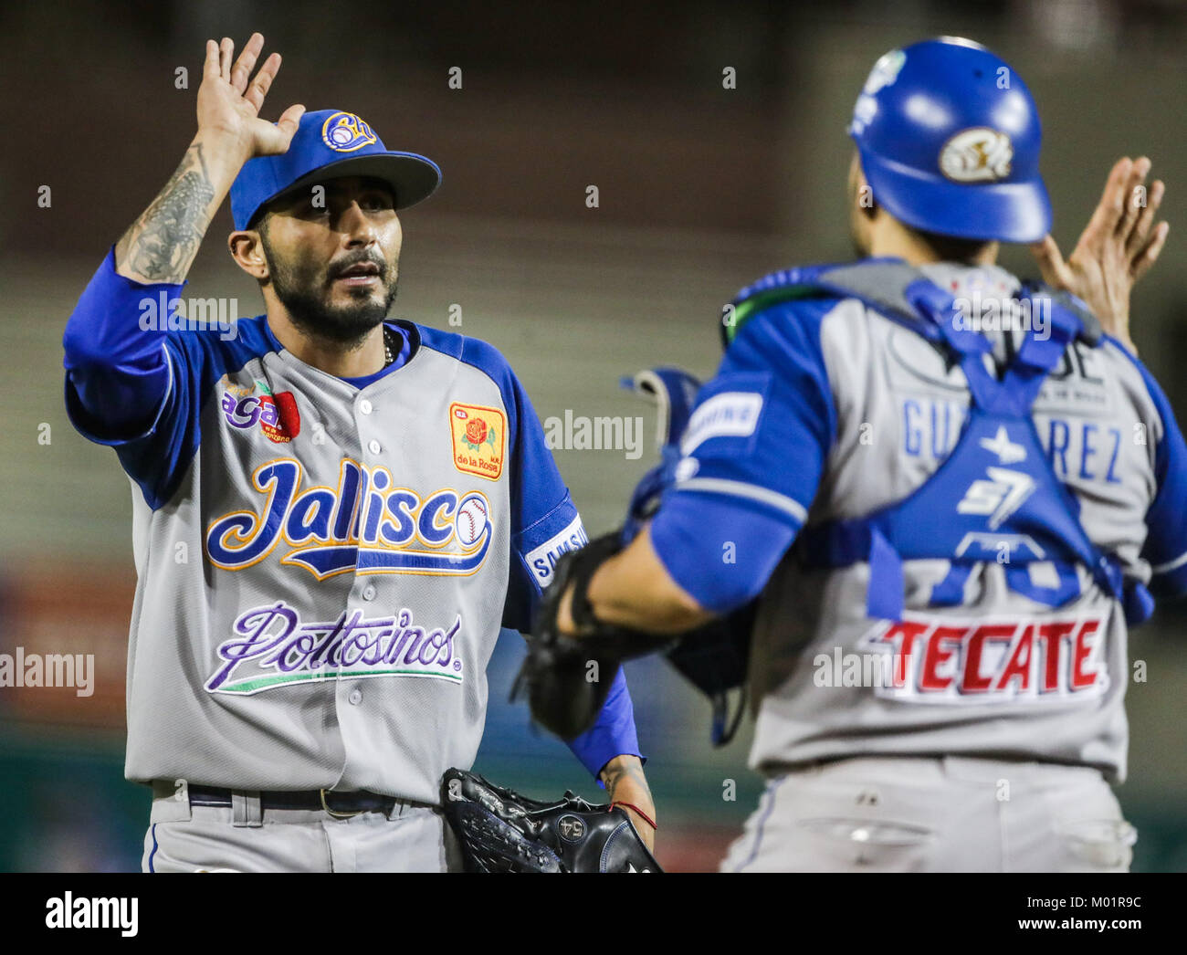Sergio Romo brocca relevo de charros se llevo el salvamento al sacar tres outs consecutivos en el noveno inning, Charros gana 9 carreras por 1 de naranjeros, duranti el partido de beisbol de segunda Vuelta de la Liga Mexicana del Pacifico.Il Primer partido entre Charros de Jalisco vs Naranjeros de Hermosillo. 15 diciembre 2017. (Foto: Luis Gutierrez /NortePhoto.com) Foto Stock