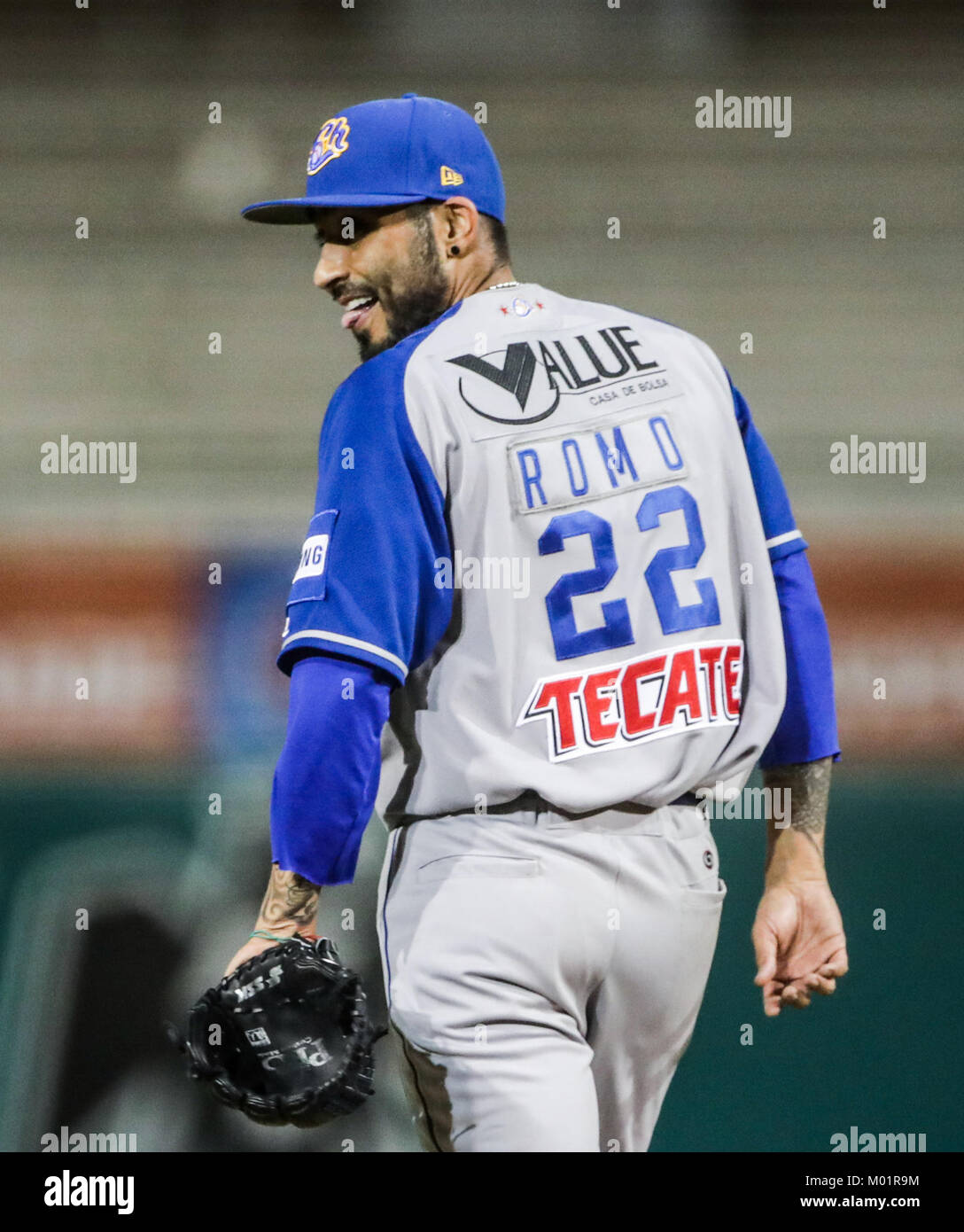 Sergio Romo brocca relevo de charros se llevo el salvamento al sacar tres outs consecutivos en el noveno inning, Charros gana 9 carreras por 1 de naranjeros, duranti el partido de beisbol de segunda Vuelta de la Liga Mexicana del Pacifico.Il Primer partido entre Charros de Jalisco vs Naranjeros de Hermosillo. 15 diciembre 2017. (Foto: Luis Gutierrez /NortePhoto.com) Foto Stock