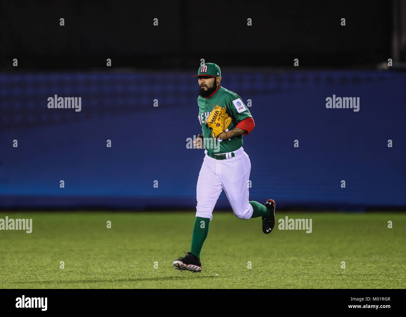 Sergio Romo brocca sollievo per il Messico nell'ottavo inning, durante i Caraibi Serie gioco in Minatitlan, Messico, Mercoledì, 1 febbraio 2017. (Foto: Luis Gutierrez/NortePhoto) Foto Stock