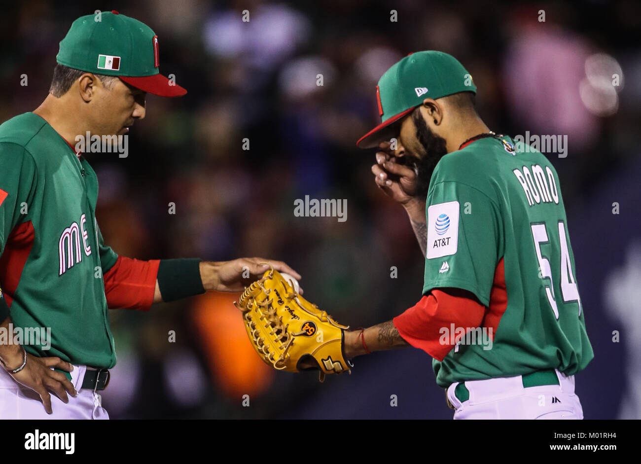 Sergio Romo brocca sollievo per il Messico nell'ottavo inning, durante i Caraibi Serie gioco in Minatitlan, Messico, Mercoledì, 1 febbraio 2017. (Foto: Luis Gutierrez/NortePhoto) Foto Stock
