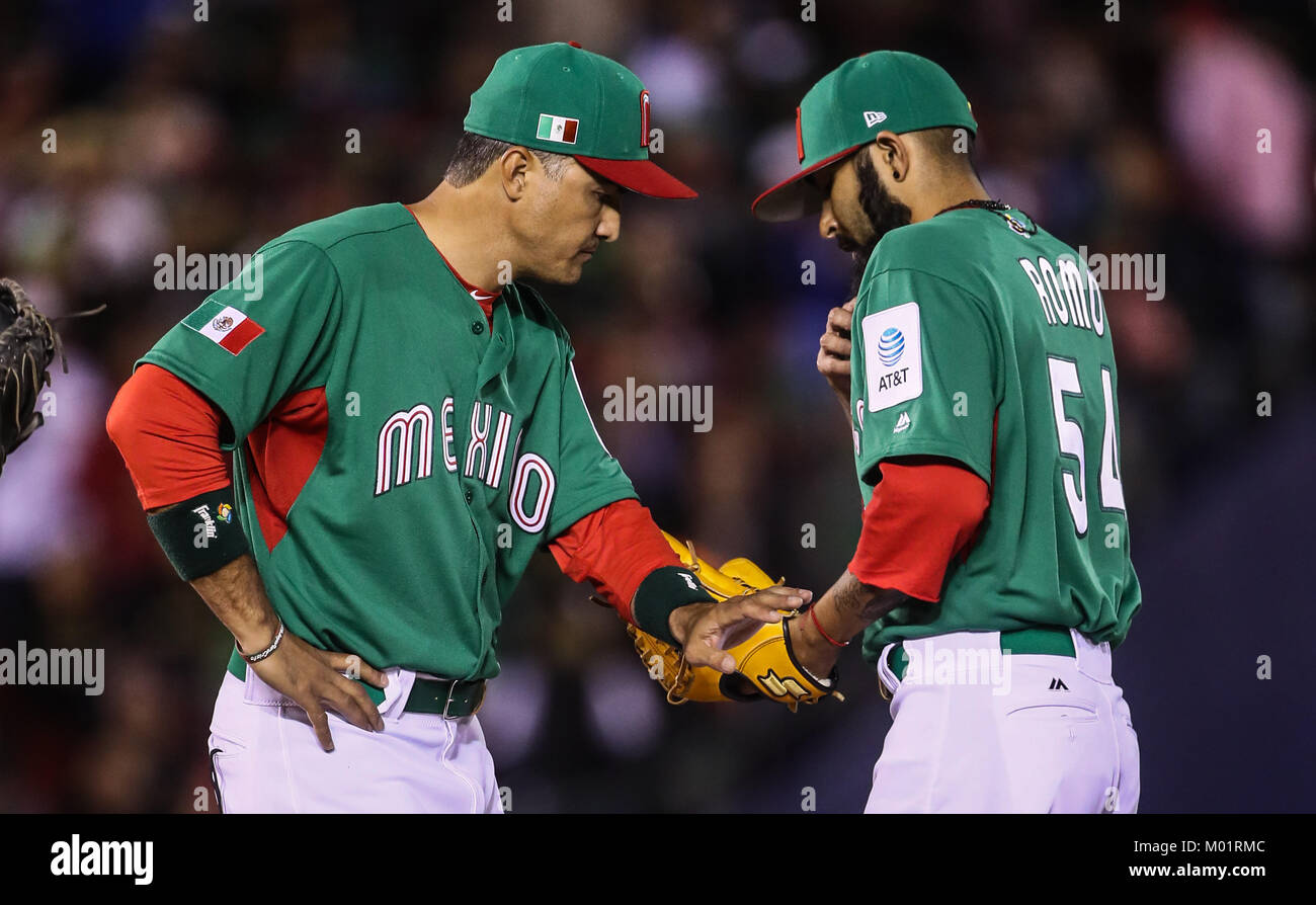 Sergio Romo brocca sollievo per il Messico nell'ottavo inning, durante i Caraibi Serie gioco in Minatitlan, Messico, Mercoledì, 1 febbraio 2017. (Foto: Luis Gutierrez/NortePhoto) Foto Stock