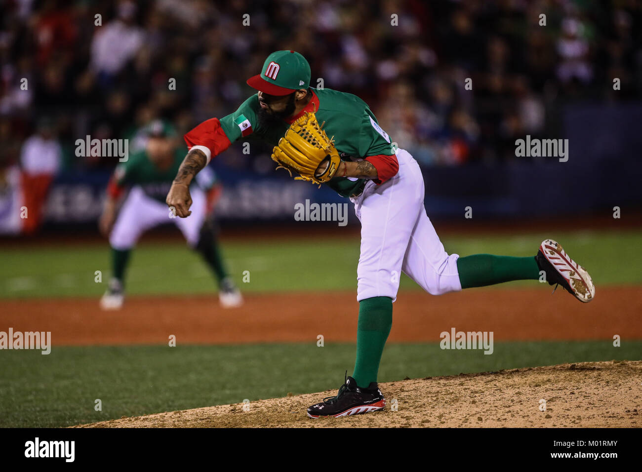 Sergio Romo brocca sollievo per il Messico nell'ottavo inning, durante i Caraibi Serie gioco in Minatitlan, Messico, Mercoledì, 1 febbraio 2017. (Foto: Luis Gutierrez/NortePhoto) Foto Stock
