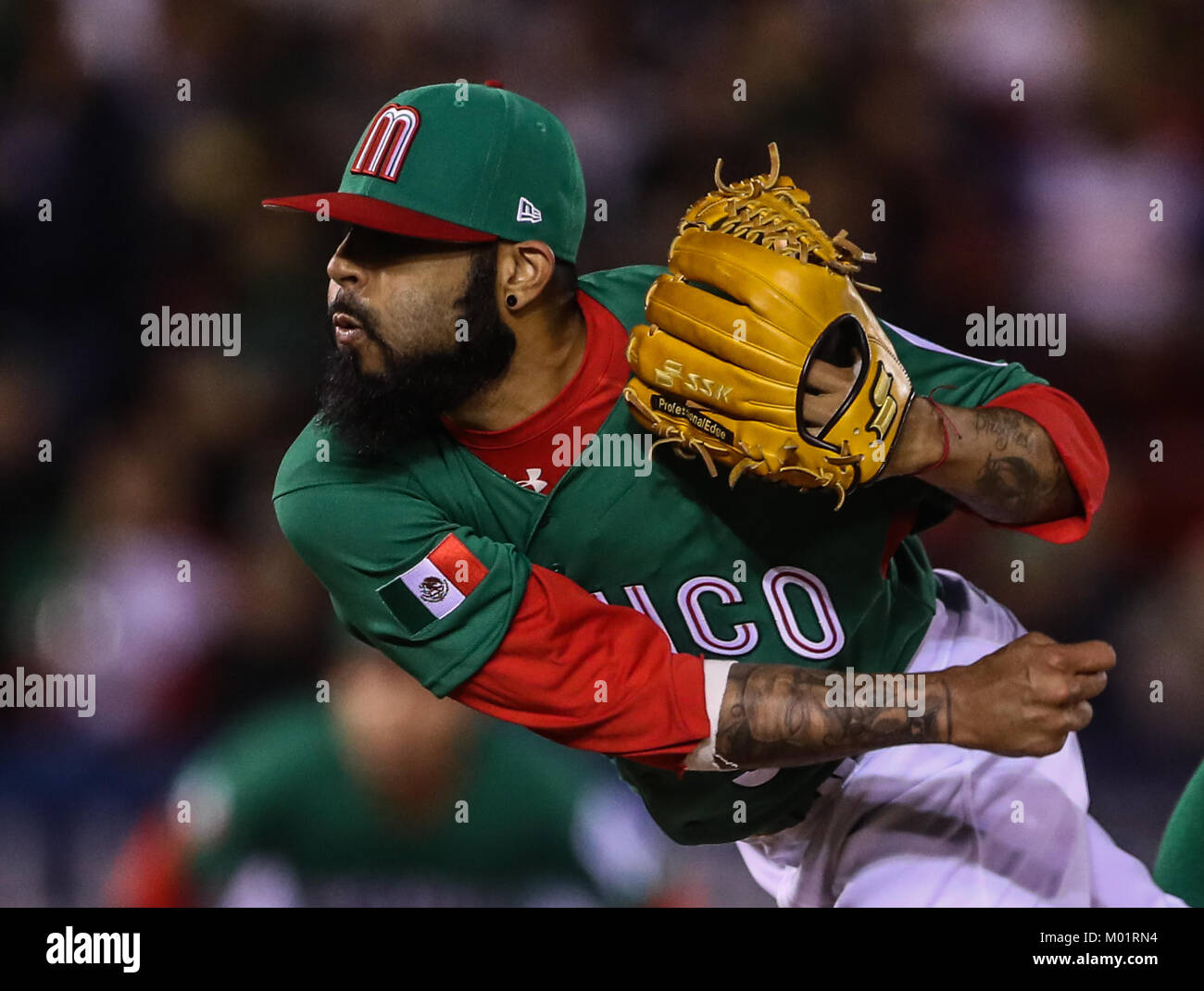 Sergio Romo brocca sollievo per il Messico nell'ottavo inning, durante i Caraibi Serie gioco in Minatitlan, Messico, Mercoledì, 1 febbraio 2017. (Foto: Luis Gutierrez/NortePhoto) Foto Stock