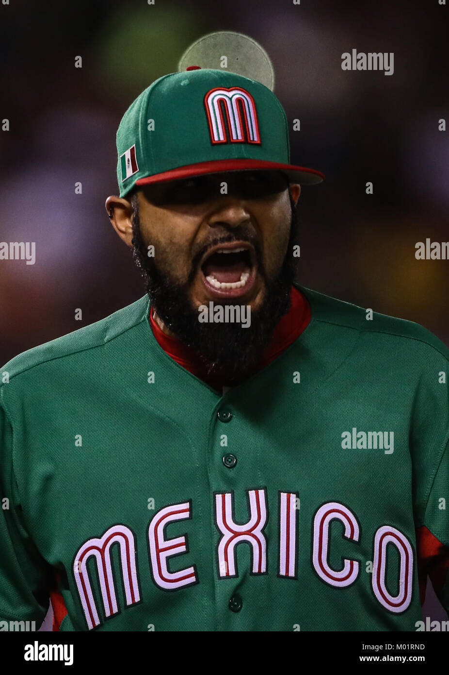 Sergio Romo brocca sollievo per il Messico nell'ottavo inning, durante i Caraibi Serie gioco in Minatitlan, Messico, Mercoledì, 1 febbraio 2017. (Foto: Luis Gutierrez/NortePhoto) Foto Stock