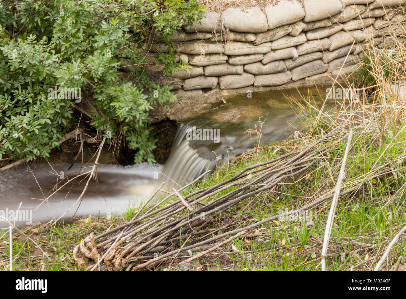 Acqua caduta Foto Stock
