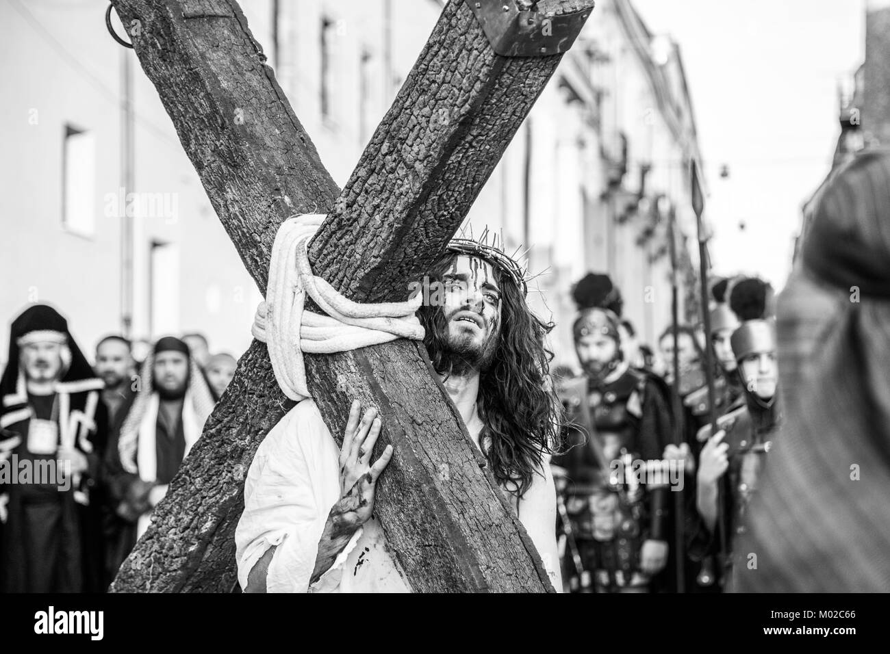 Processione della Via crucis durante la santa Pasqua venerdì Foto Stock