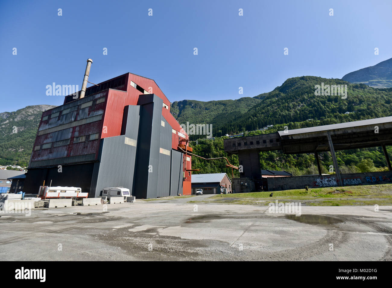 Acciaieria Odda in Norvegia (SMI i Odda) - fabbrica industriale abbandonata Foto Stock