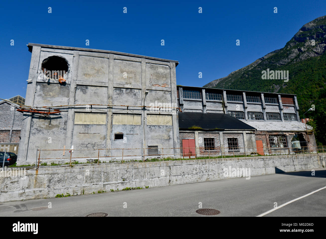 Acciaieria Odda in Norvegia (SMI i Odda) - fabbrica industriale abbandonata Foto Stock