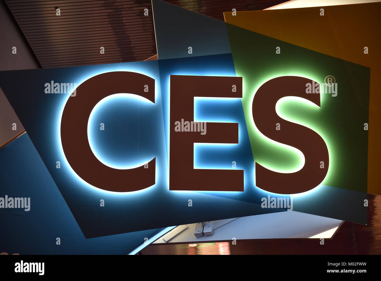 Back lit logo del CES (Consumer Electronics Show), il più grande del mondo trade show organizzato dal consumatore Technology Association, in Las Vegas, nanovolt Foto Stock