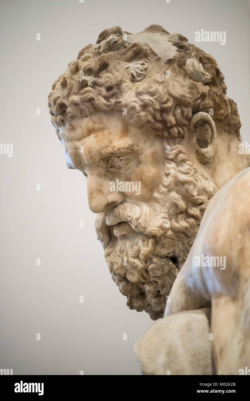 Napoli. L'Italia. L'Ercole Farnese, Museo Archeologico Nazionale di Napoli. Museo Archeologico Nazionale di Napoli. Ercole in riposo, copia romana, fine Foto Stock
